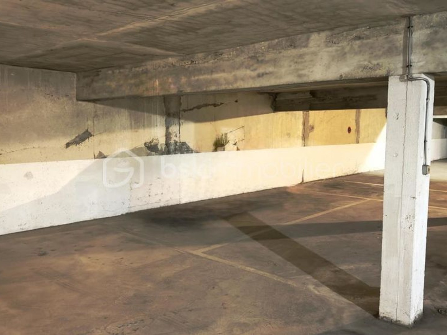 RARE: A VENDRE PLACE DE PARKING SÉCURISÉE EN CENTRE VILLE