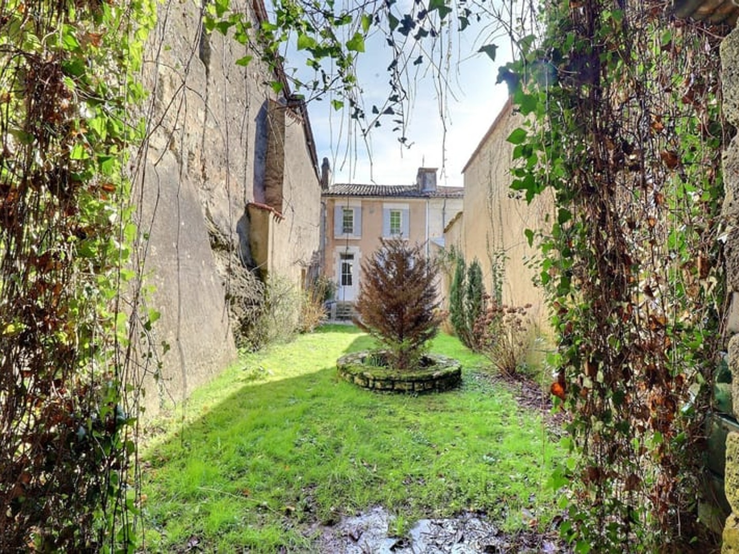 Immeuble de caractère en hyper-centre de Chalais