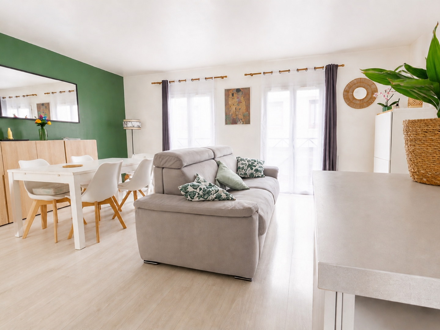 Centre-ville Duplex 3 chambres avec terrasse et parking