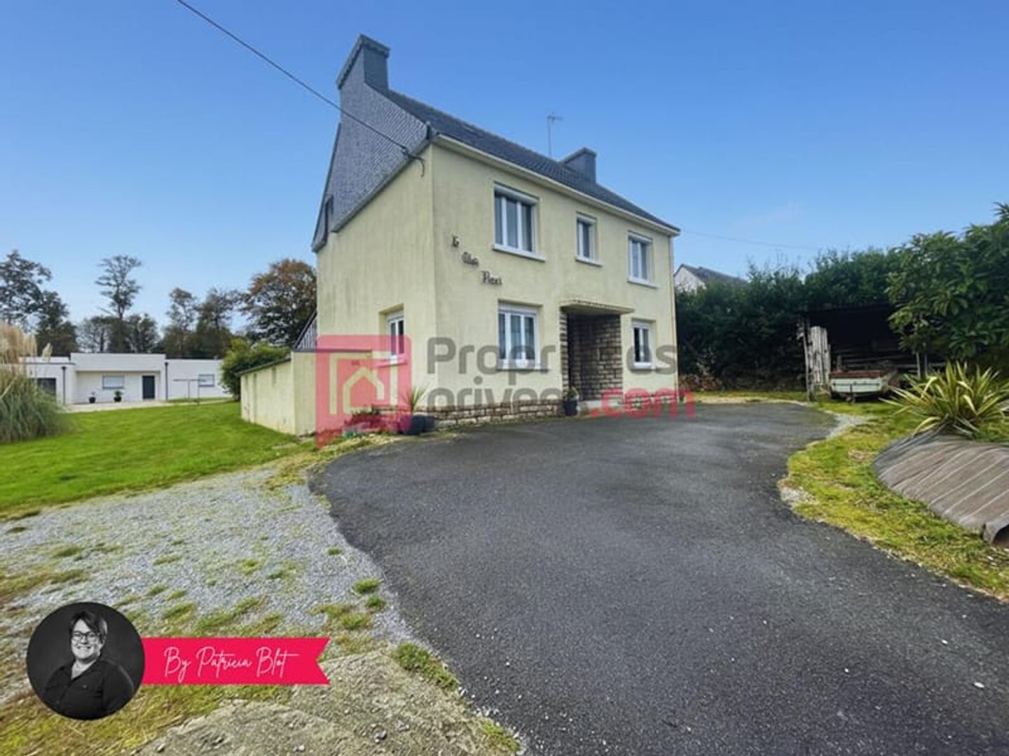 Pluherlin - Proximité immédiate des commerces Charmante maison familiale avec terrain arboré