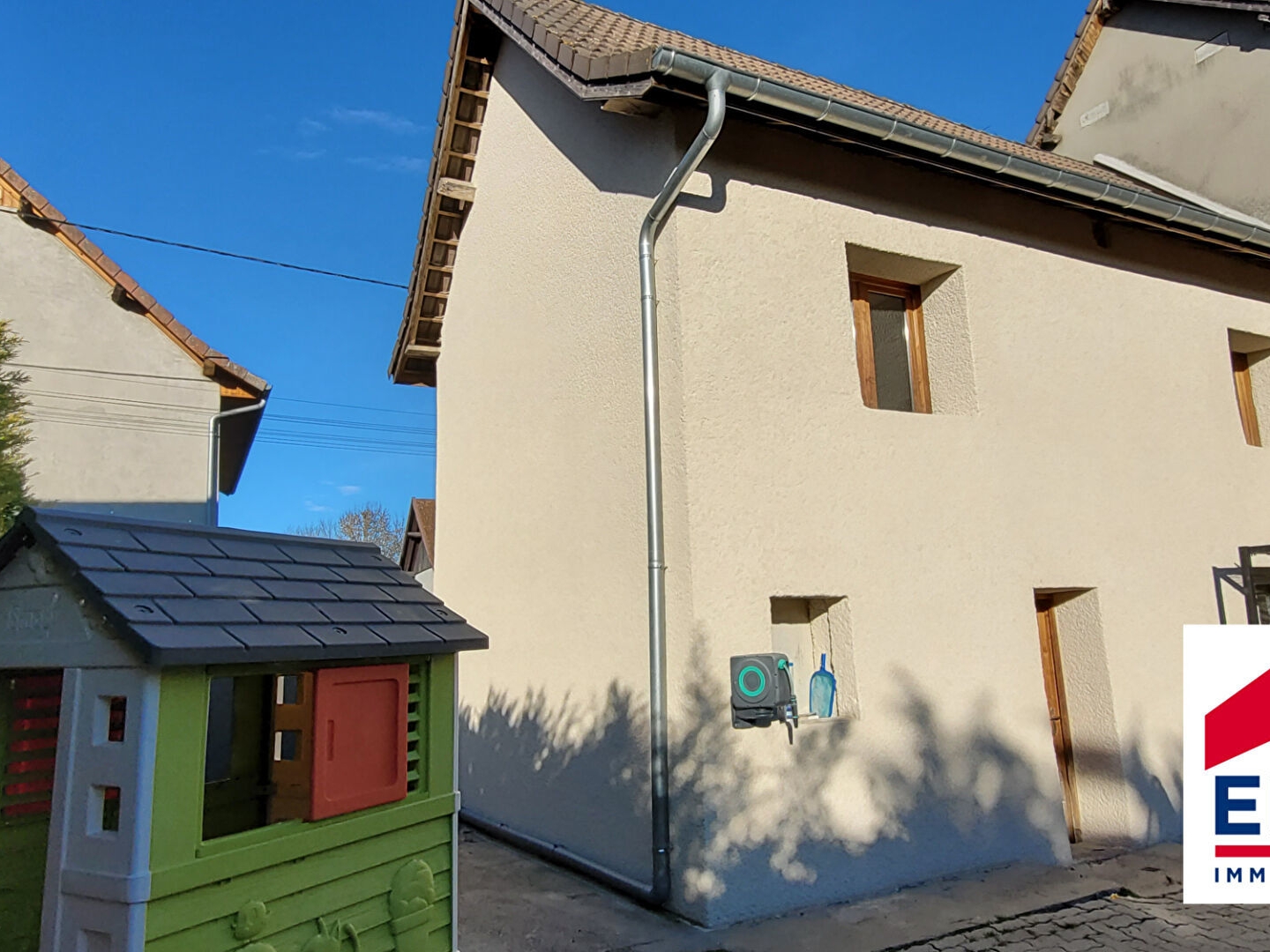 Maison de caractère de 101 m² avec terrasse, piscine et atelier