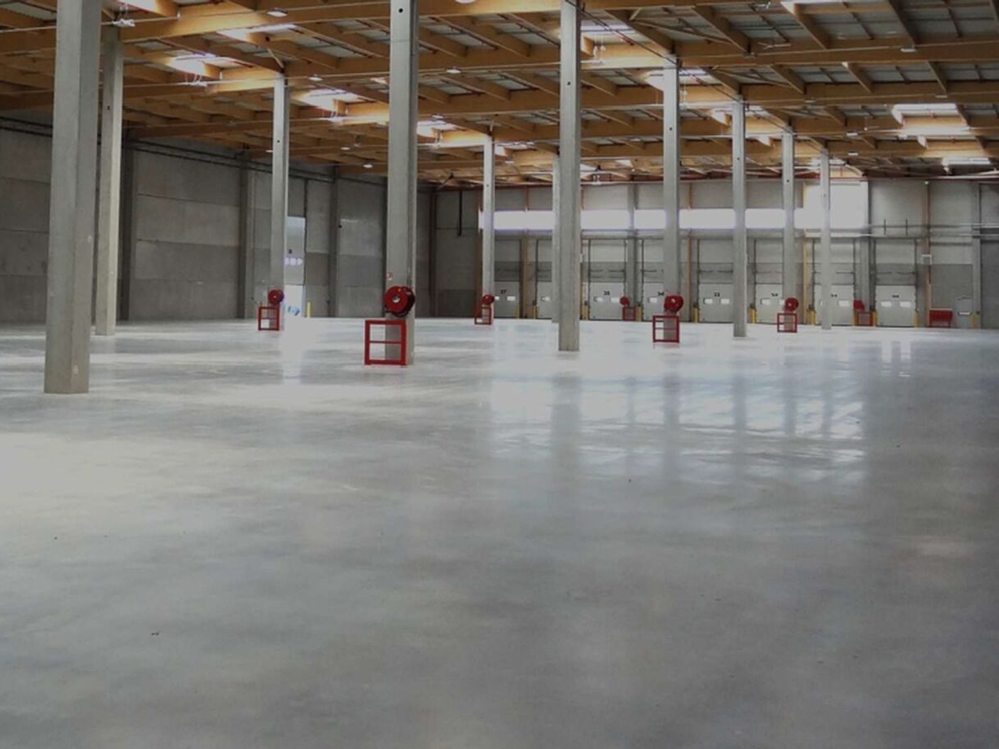Magasin à vendre - 6393m2 - Fuveau (13710)