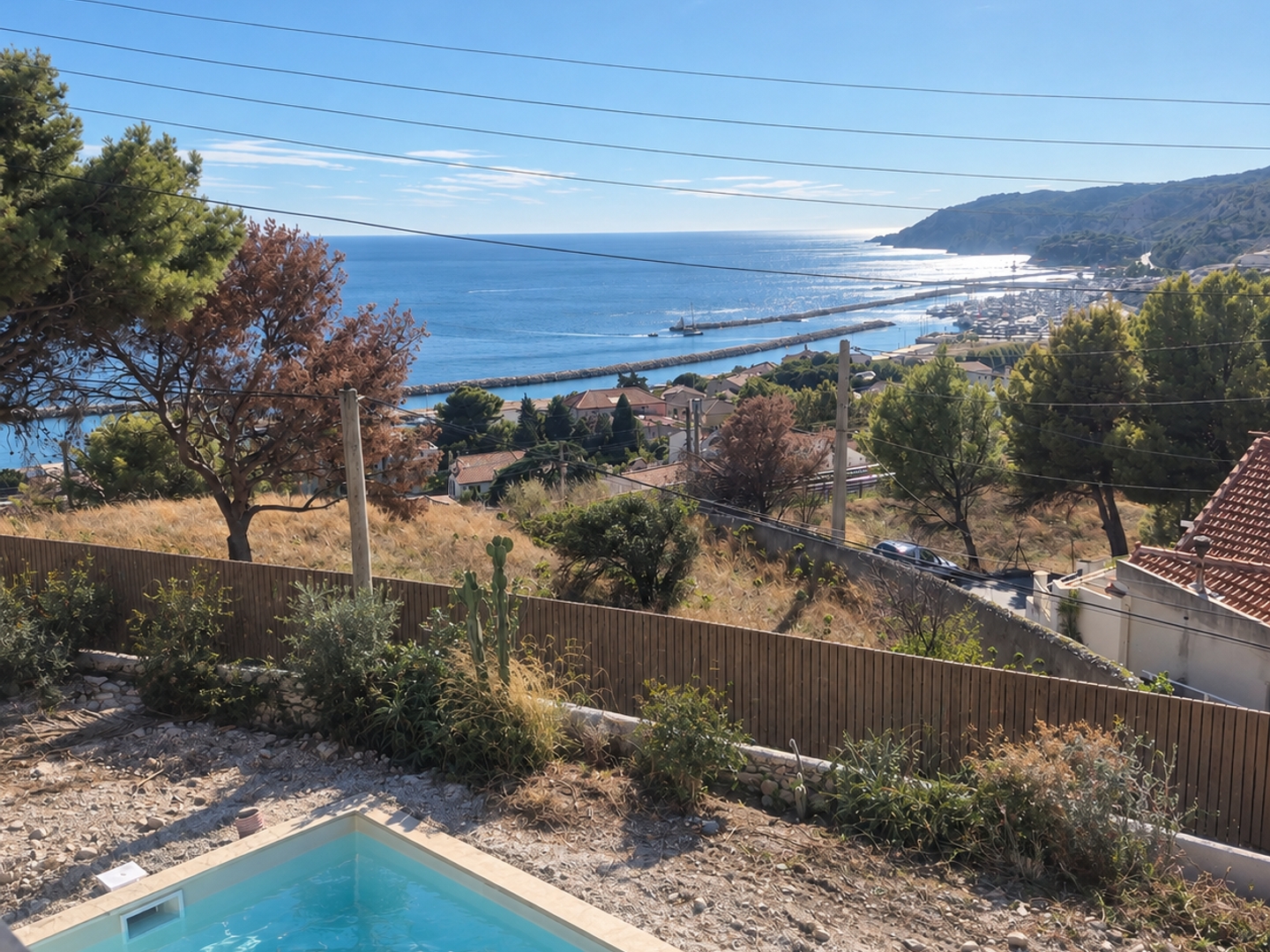 Maison avec piscine et vue panoramique sur la mer
