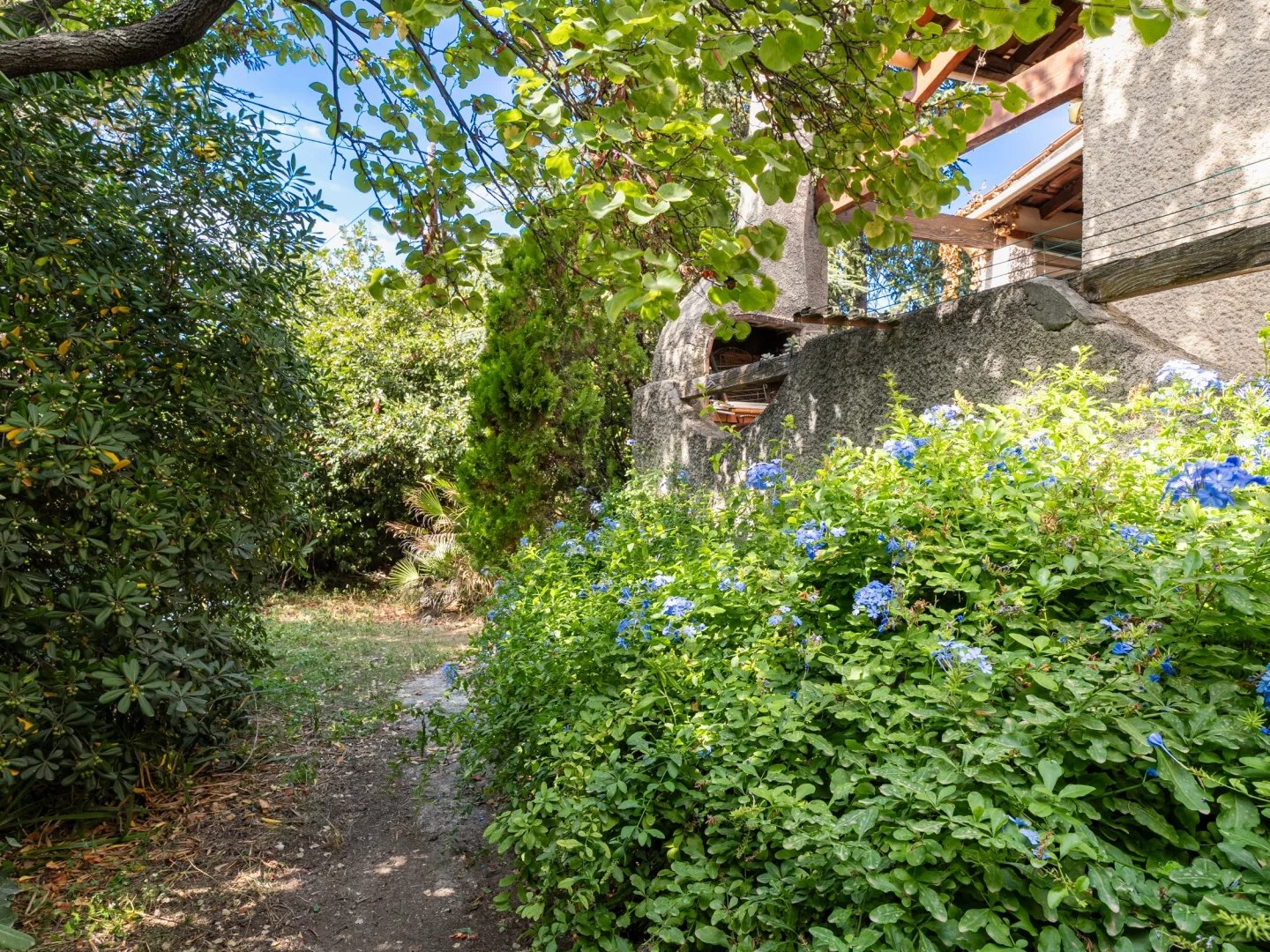 VENTE - MARSEILLE 8ÈME - MAISON FAMILIALE - 218 M² - MAISON À RÉNOVÉ - TERRAIN 571 M² - 4 CHAMBRES - GARAGE - STUDIO INDÉPENDANT