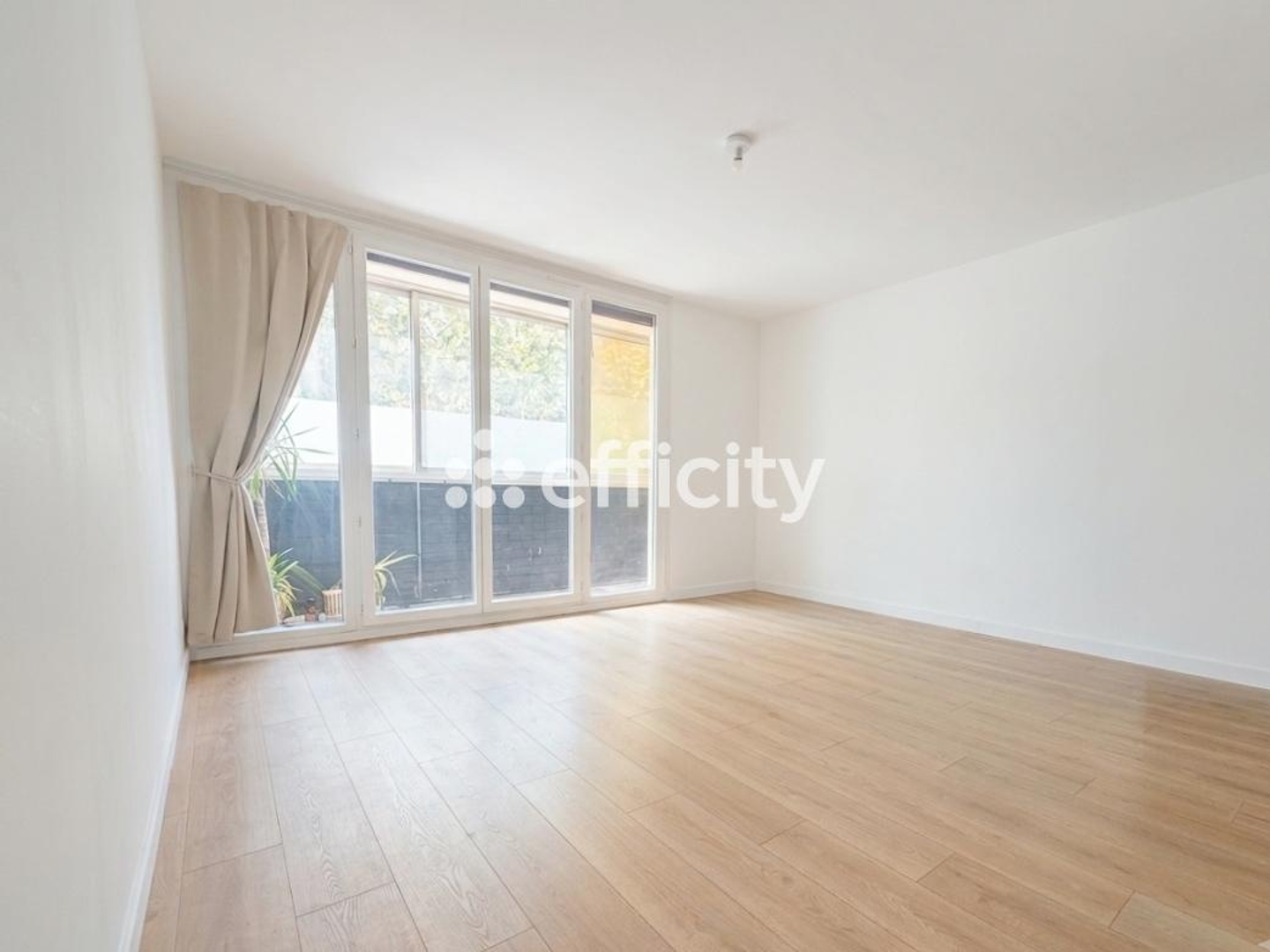 Locaux à vendre - 4 pièces - 56m2 - Marseille 12e (13012)