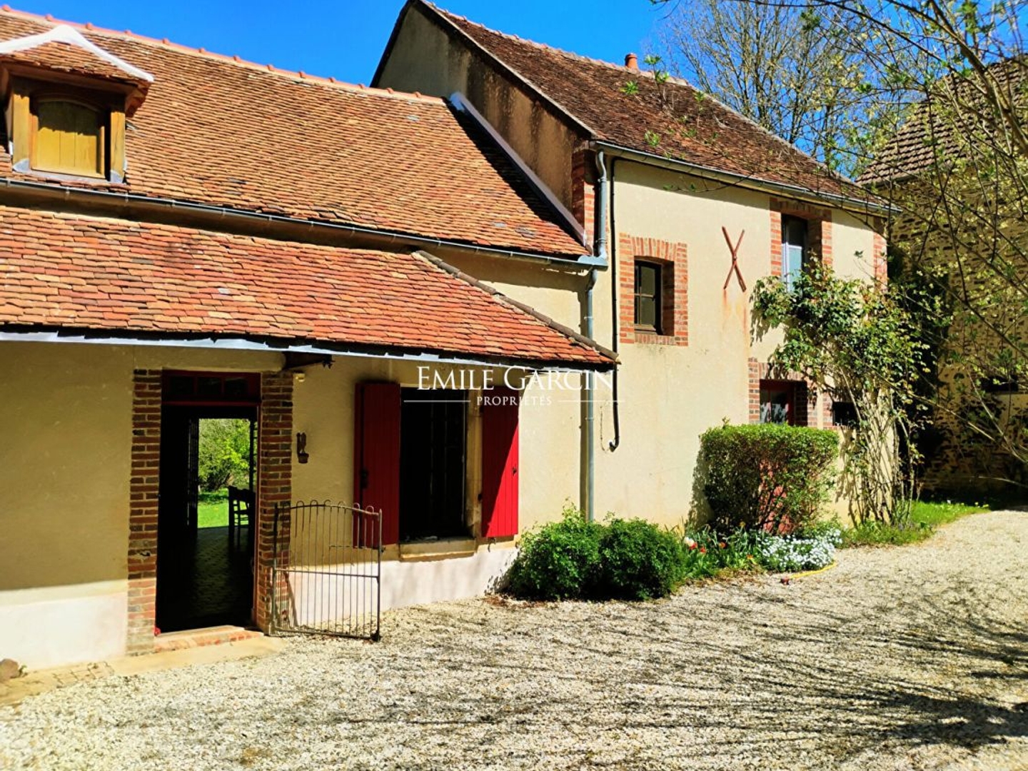 Maison à vendre - 10 pièces - 480m2 - Moulins-Sur-Ouanne (89130)