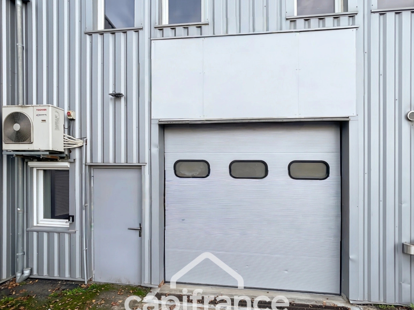 Commerce 321 m²