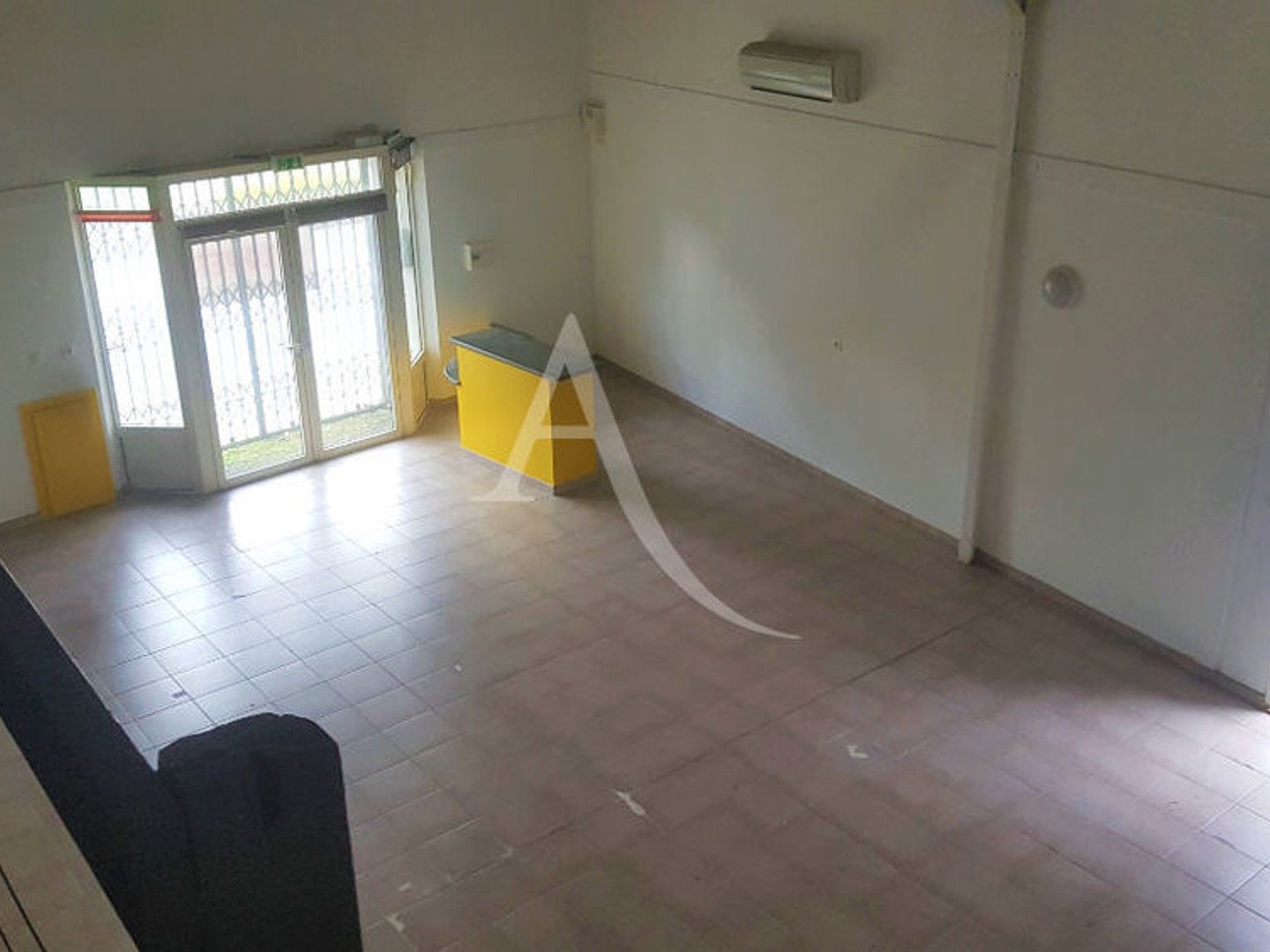 Bureaux à vendre - 168m2 - Saintes (17100)