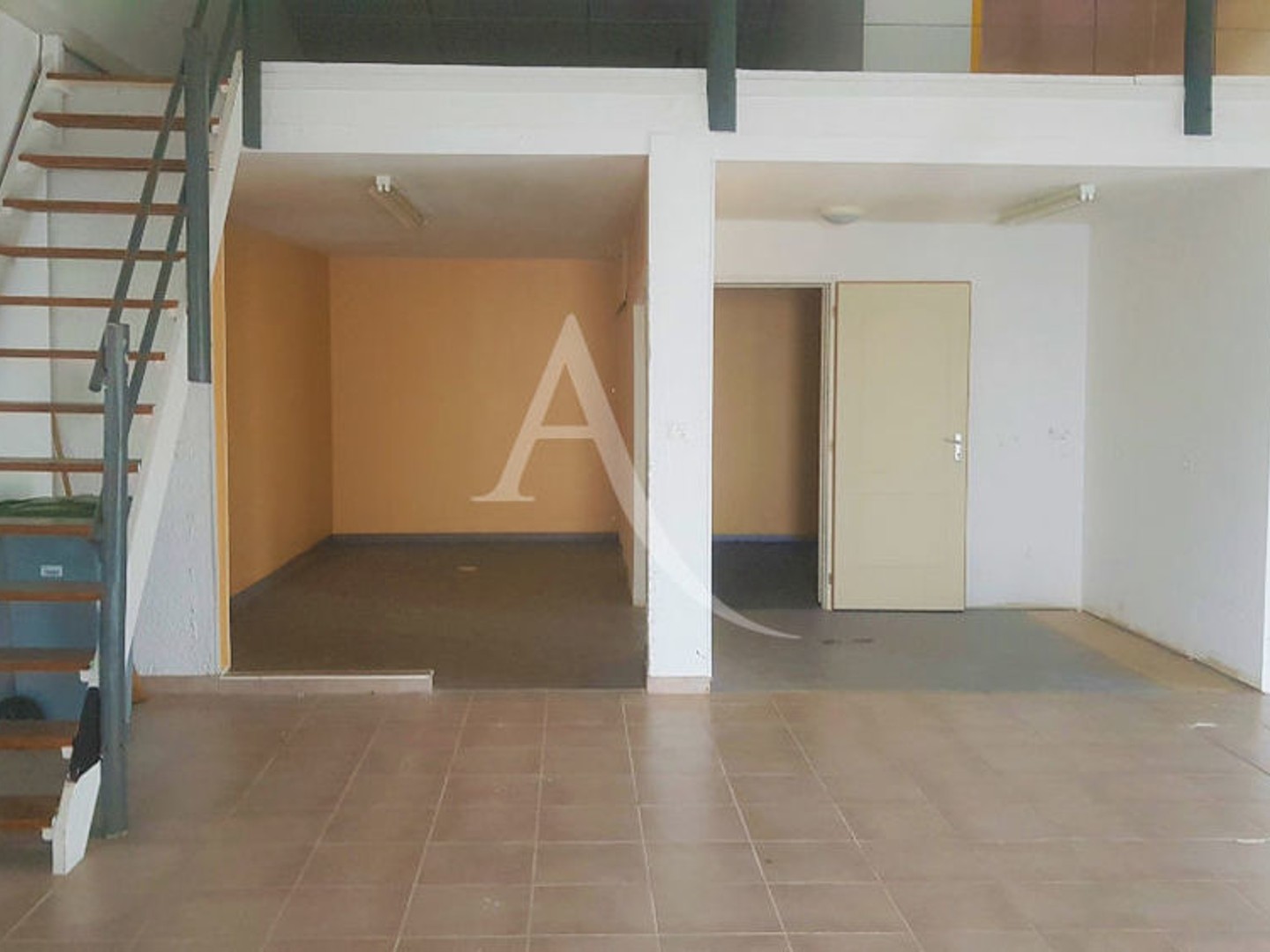 Bureaux à vendre - 168m2 - Saintes (17100)