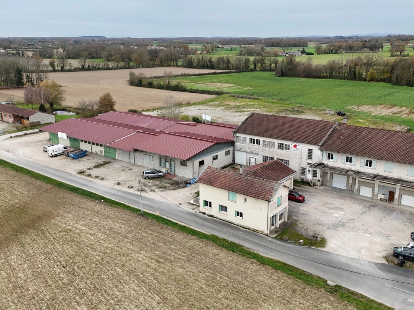 Ensemble immobilier à fort potentiel - 4 lots, emplacement stratégique
