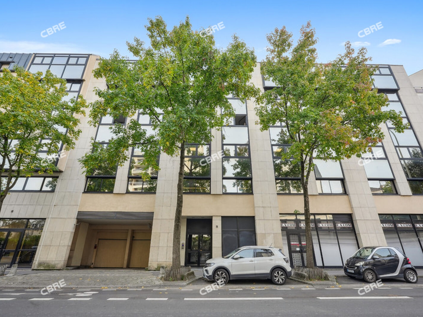 Local professionnel 235 m²