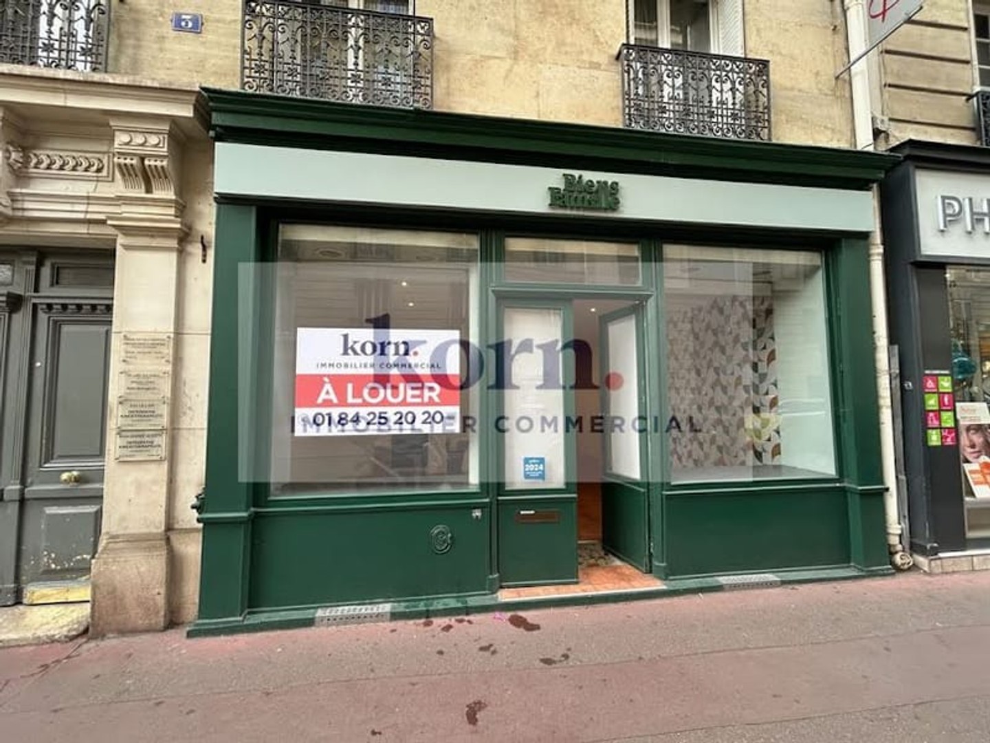 Commerce 64 m²