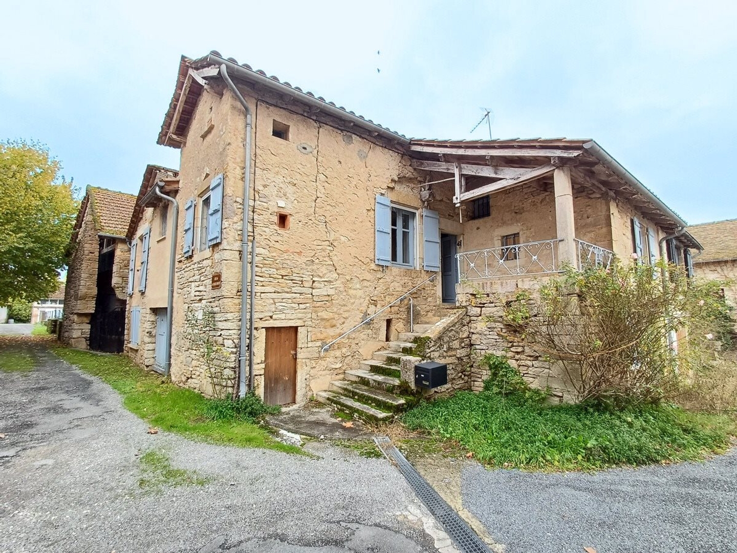 Maison de village rénovée avec dépendance et jardin