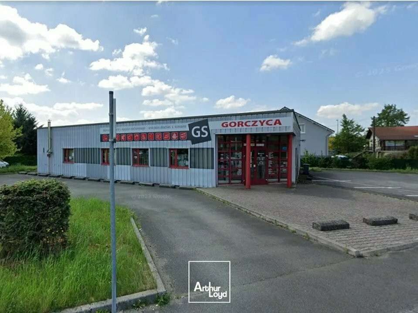 Local d'activité sur terrain 1500m² à Taillecourt