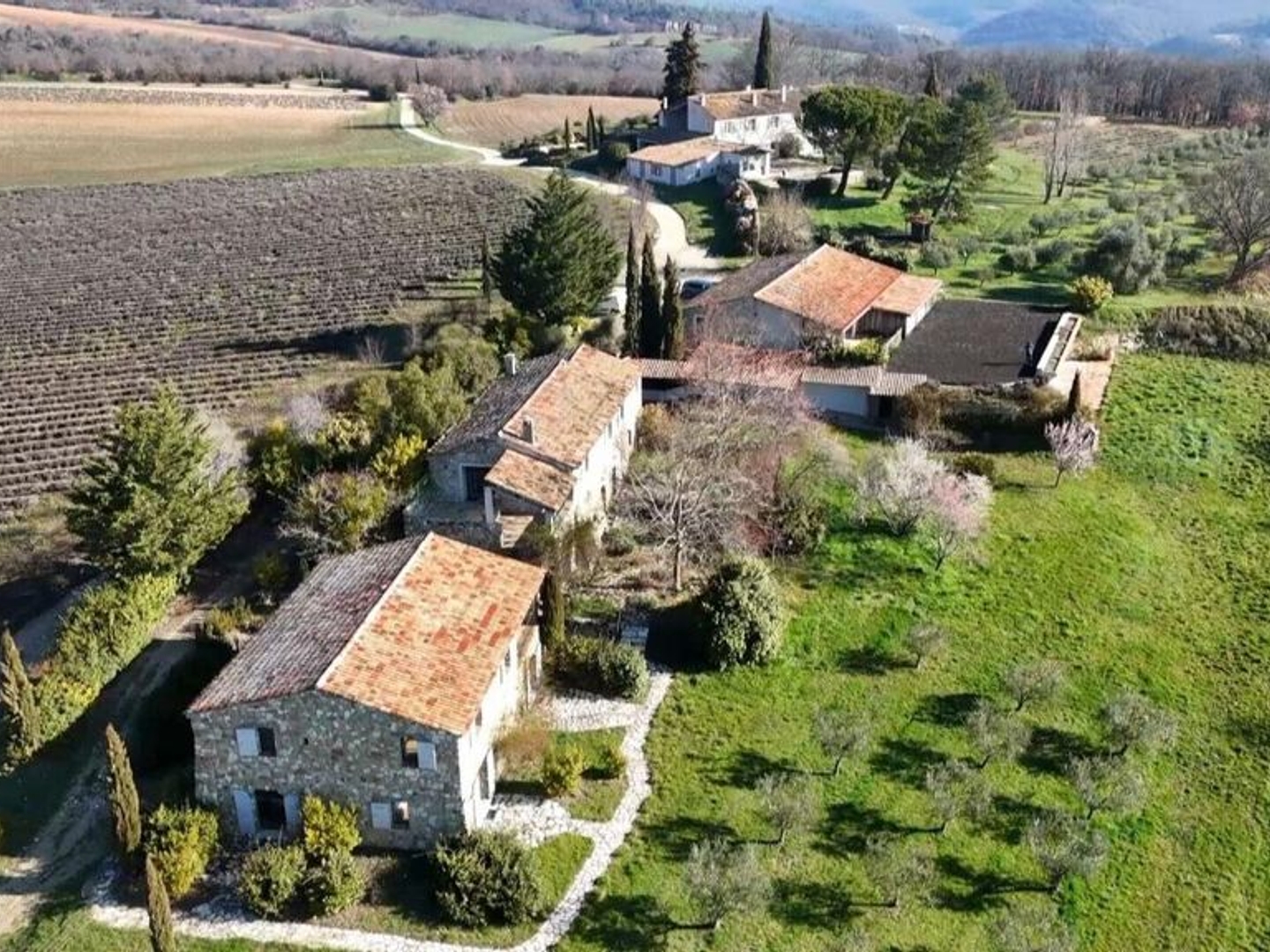 Maison à vendre - 38 pièces - 1200m2 - Viens (84750)