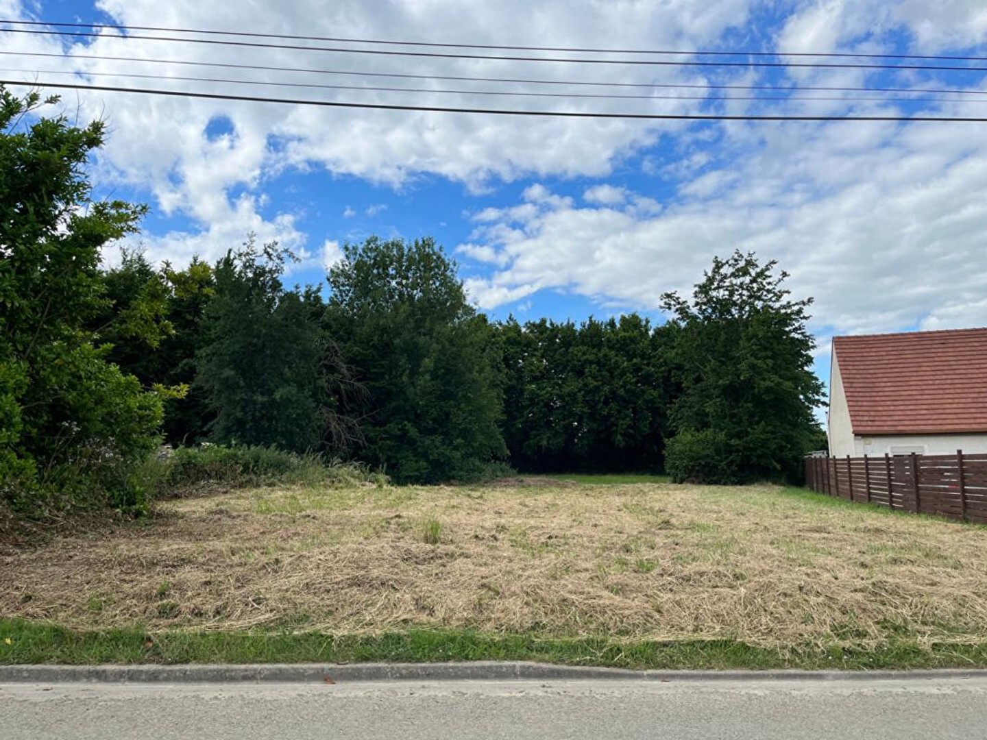 Terrain plat constructible de 917 m²