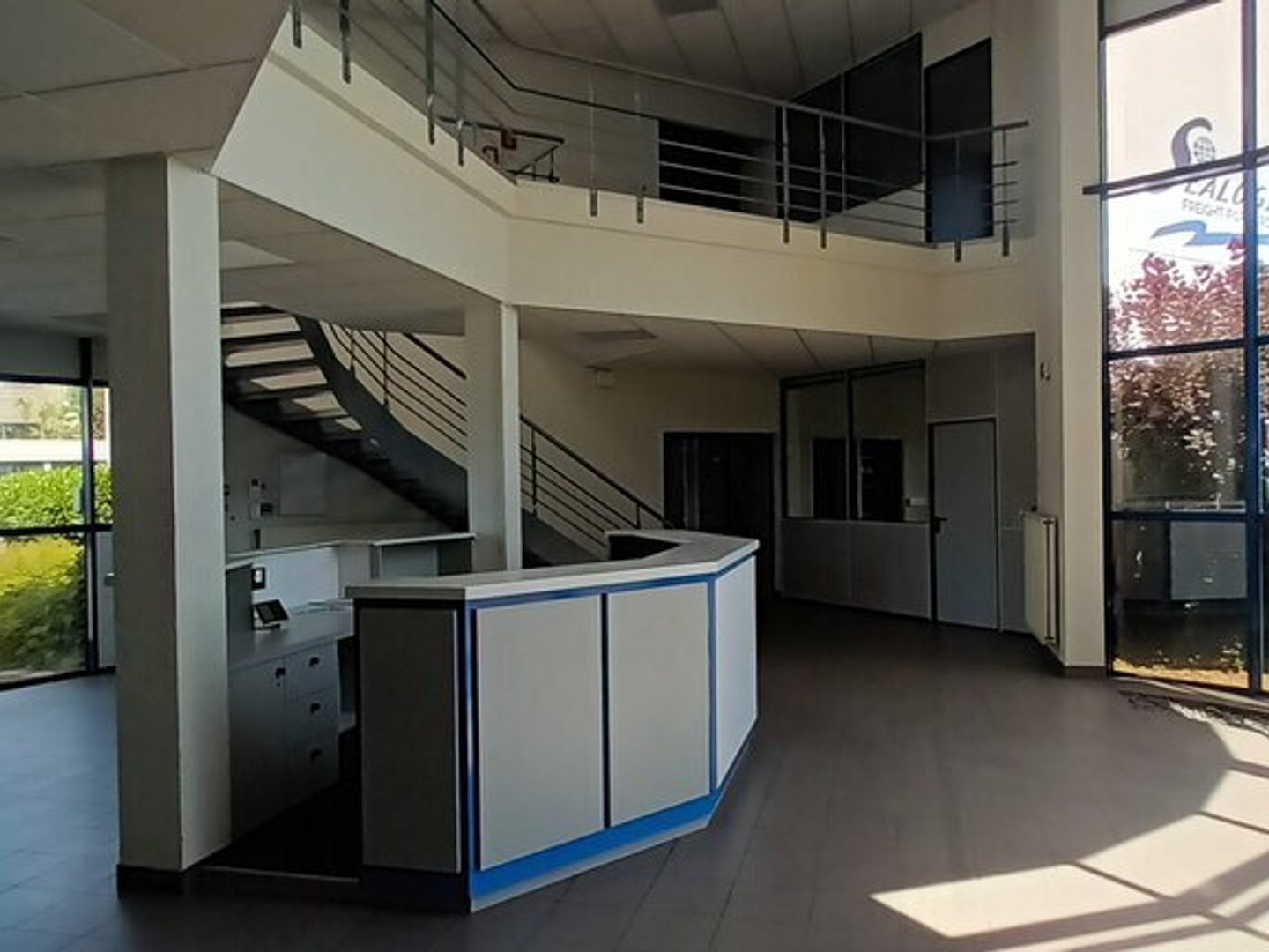 Local professionnel 1260 m²