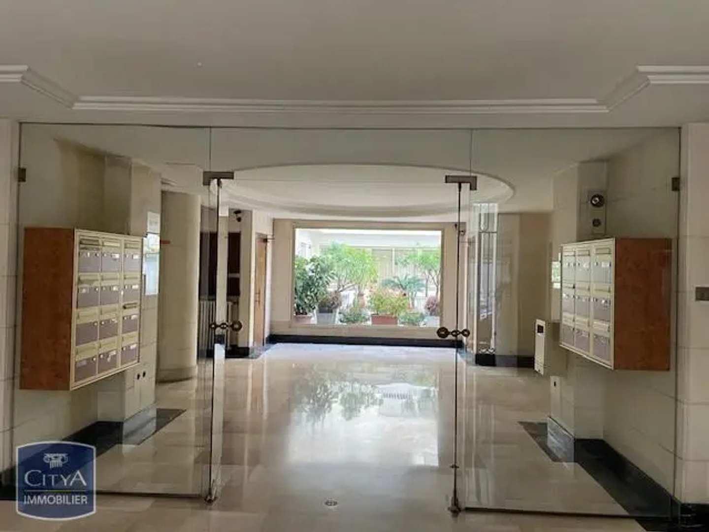 Locaux à vendre - 2 pièces - 71m2 - Toulon (83000)