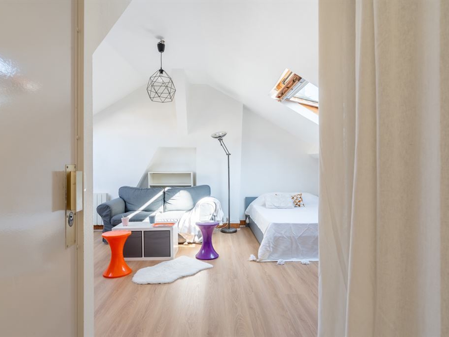 PAUL - Studio mansardé de 40m2 dans un immeuble ancien, avec cave