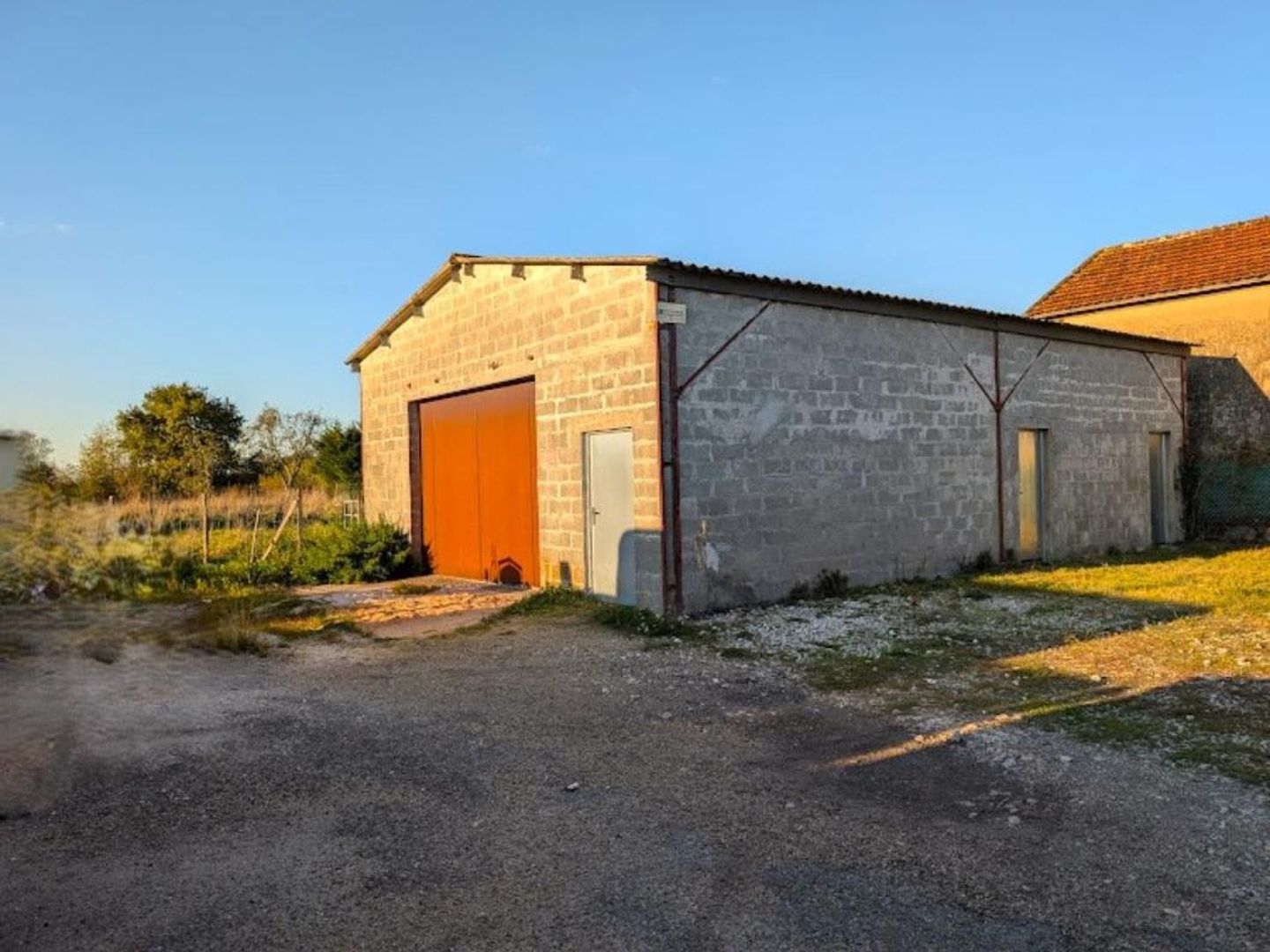 Locaux à vendre - 1 pièce - 100m2 - Les Artigues-De-L... (33570)