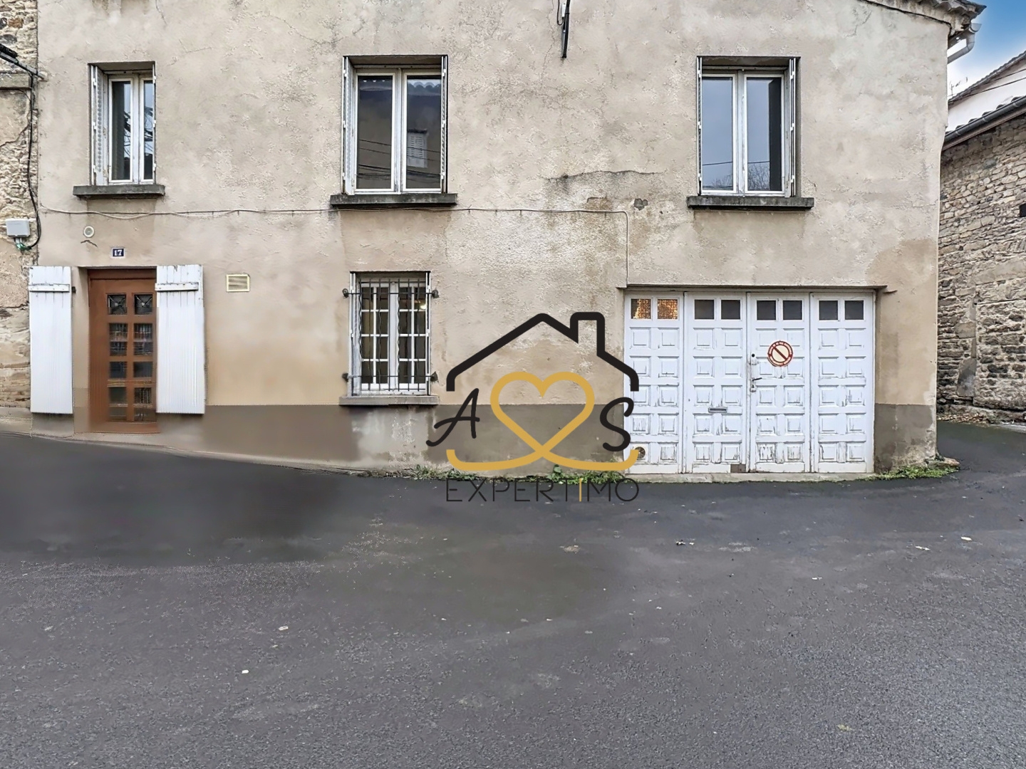 MAISON CENTRE VILLE AVEC GARAGE - ANNEXES - BILLOM 63160