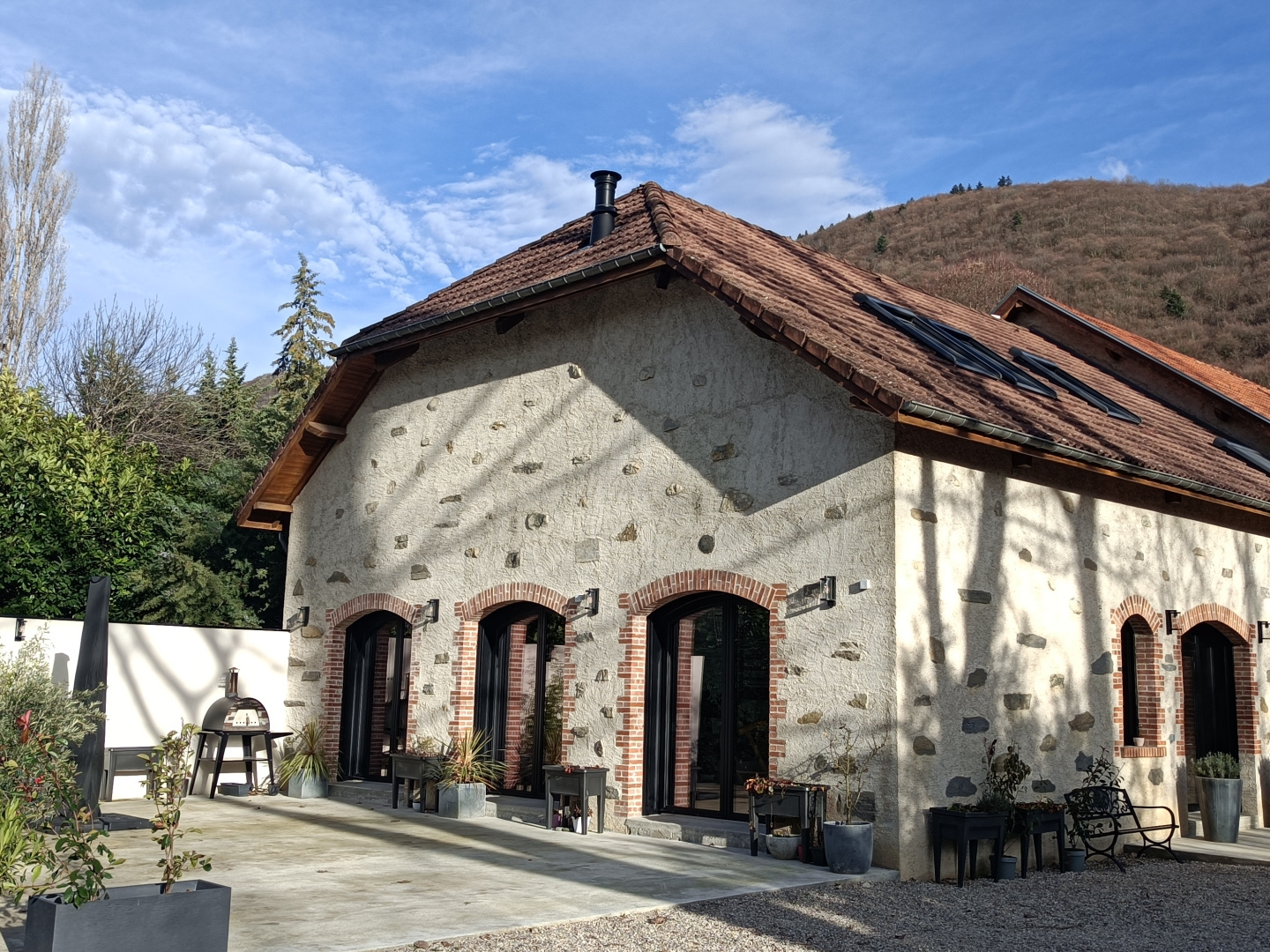 Bâtisse de charme rénovée 231 m2 sur 4200 m2 de terrain