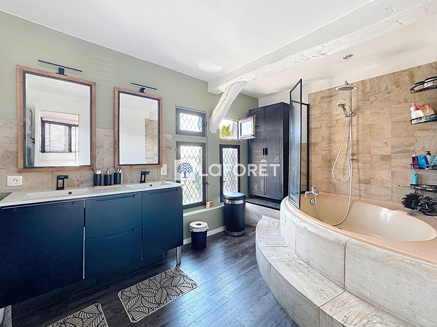 Maison à vendre à Toussaint avec piscine, 3 chambres et grand terrain , proche Fécamp