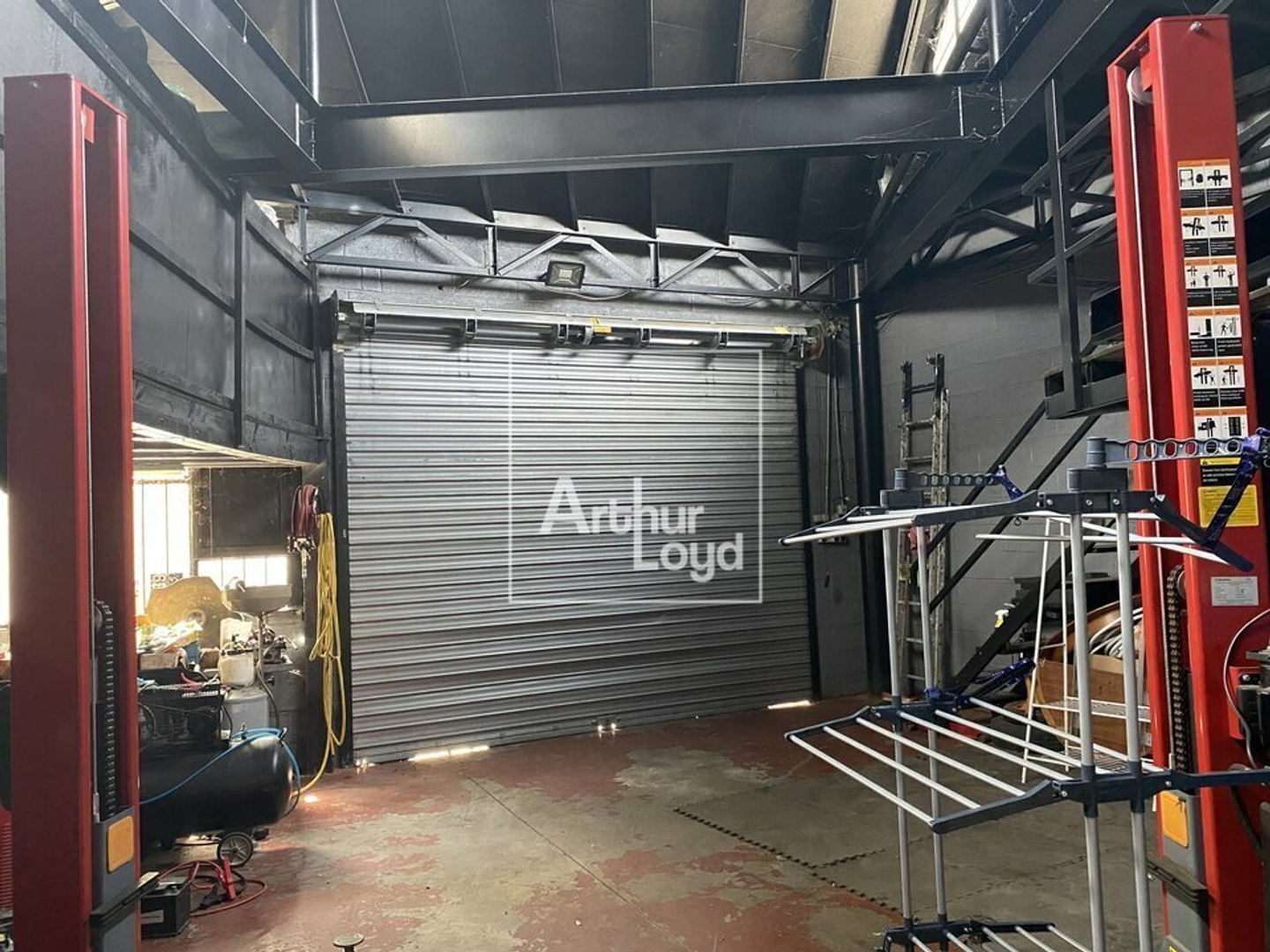 LOCAL D'ACTIVITE - ENTREPÔT A VENDRE