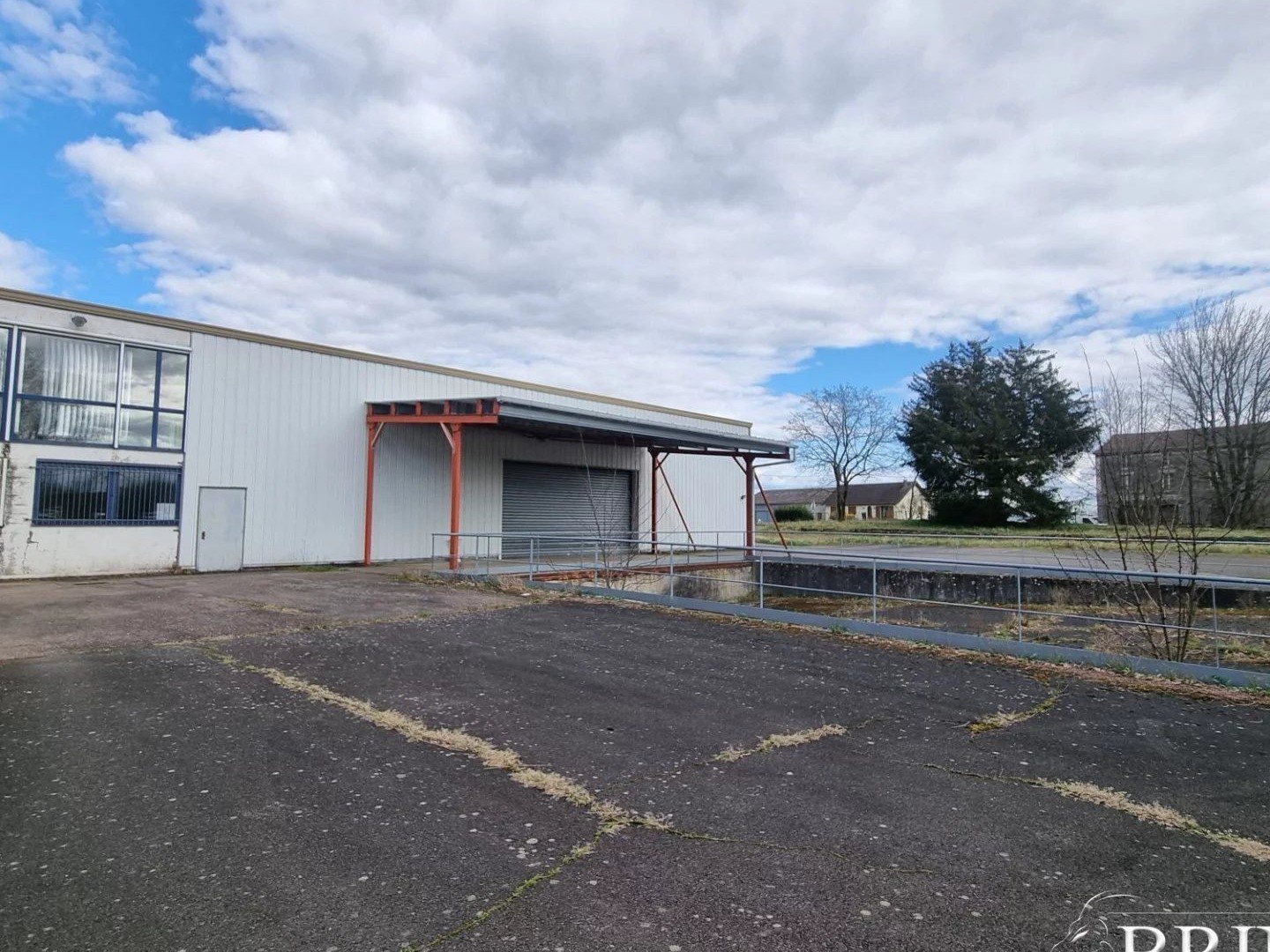 Bureaux à vendre - 1500m2 - Tucquegnieux (54640)