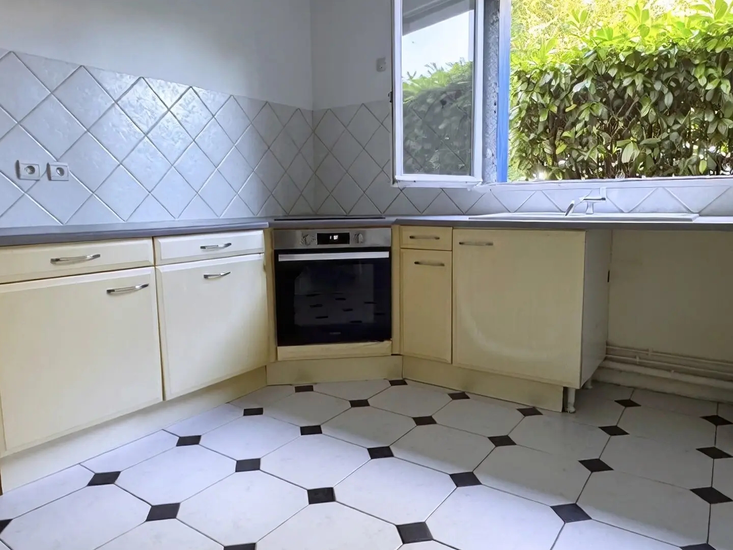 Appartement à vendre - 2 pièces - 59m2 - Sonchamp (78120)