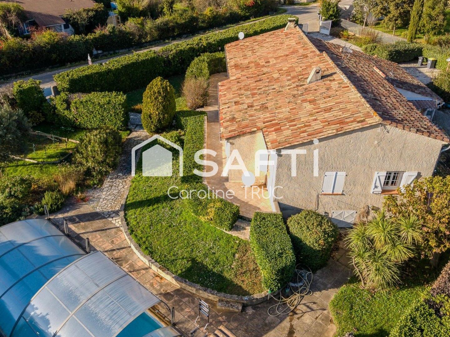 Belle maison familiale de 147 m² avec piscine et grand terrain!