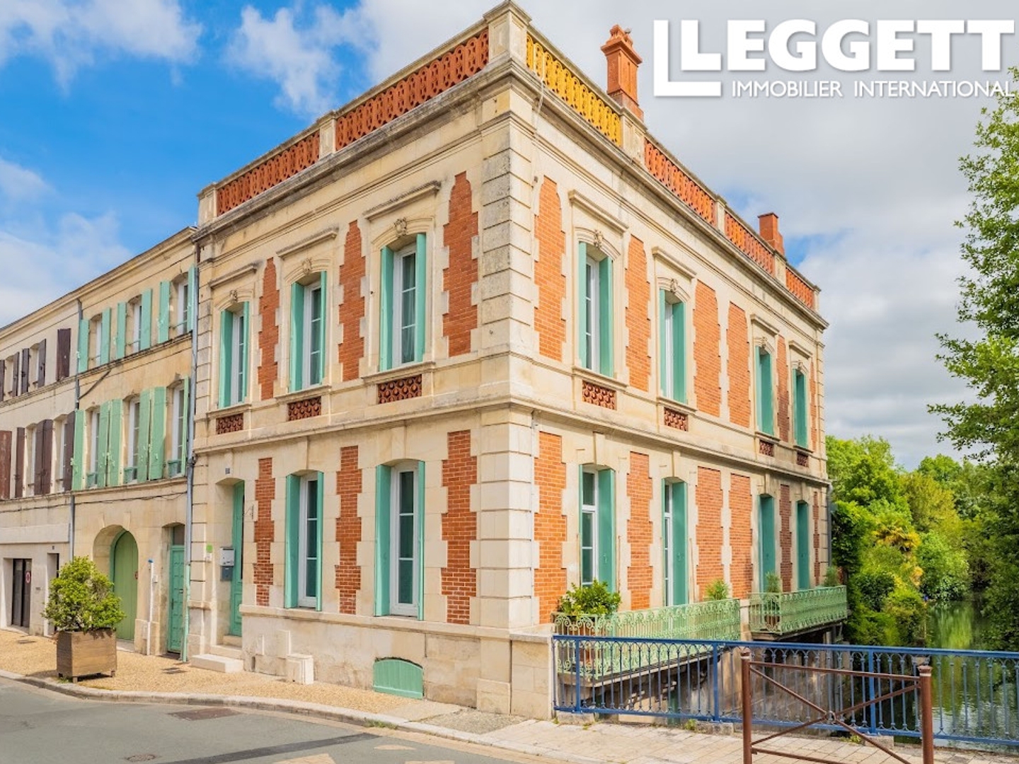 Maison 13 pièces 370 m²