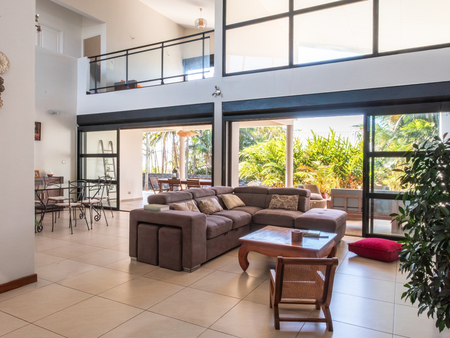 Maison à vendre - 7 pièces - 247m2 - Saint-Benoît (97470)