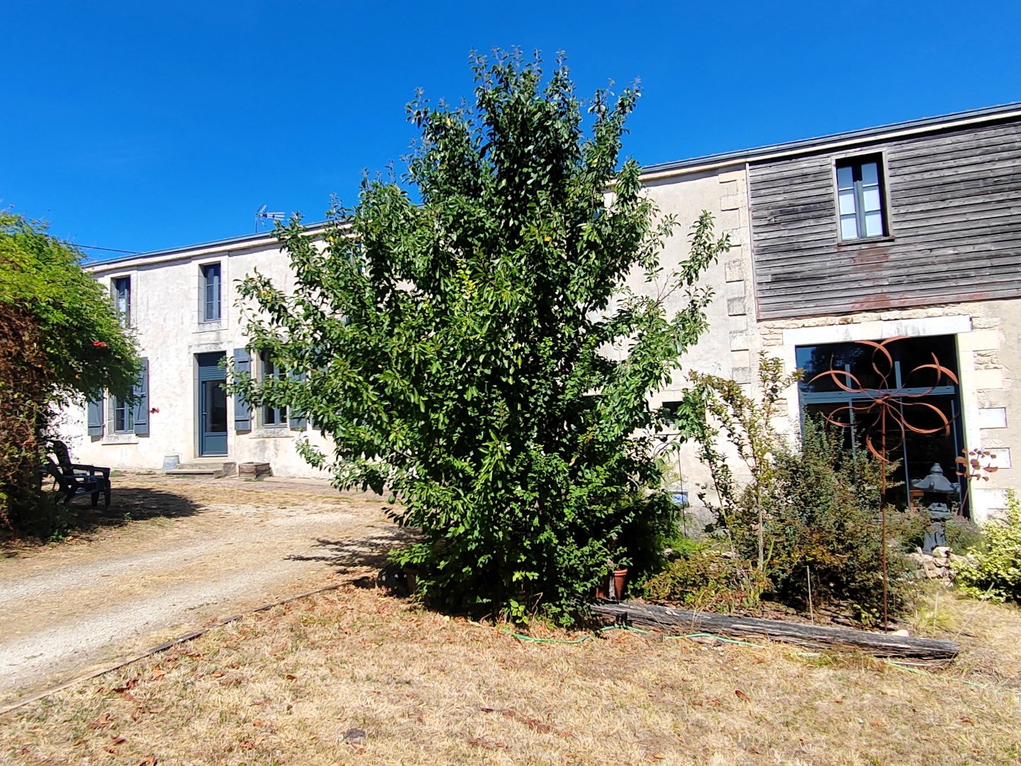 Maison à vendre - 9 pièces - 285m2 - Coulonges-Sur-L'a... (79160)