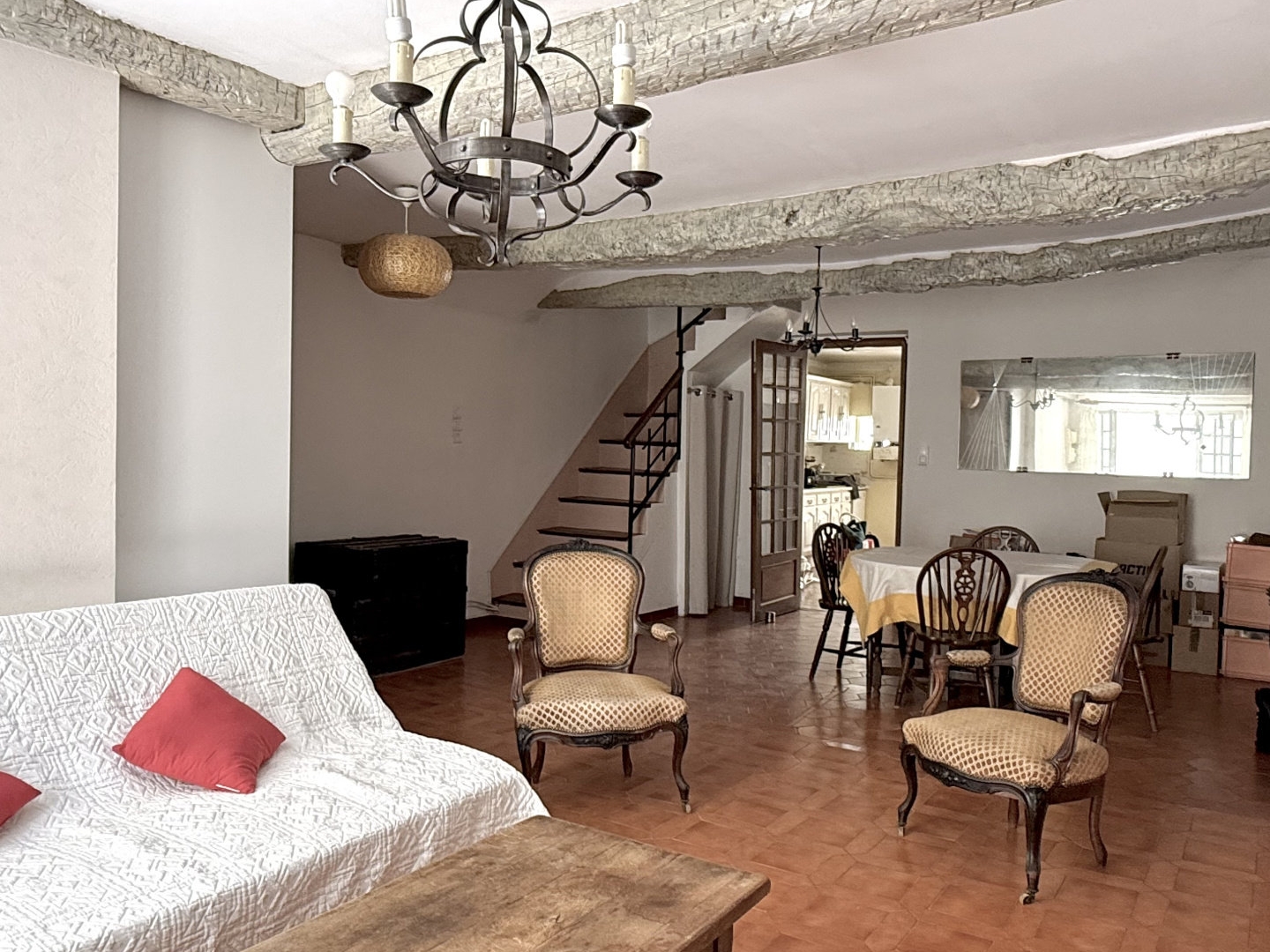 Charmant appartement DUPLEX à rafraichir avec garage et terr