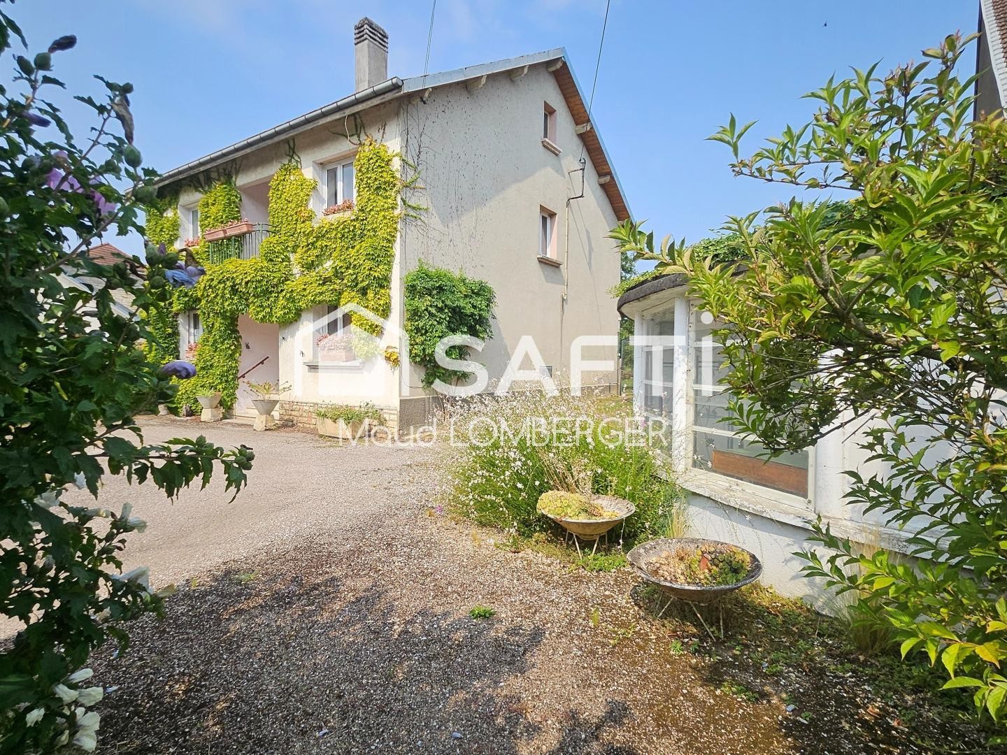 À LAVONCOURT - MAISON DE CHARME AVEC DÉPENDANCES ET GRAND TERRAIN
