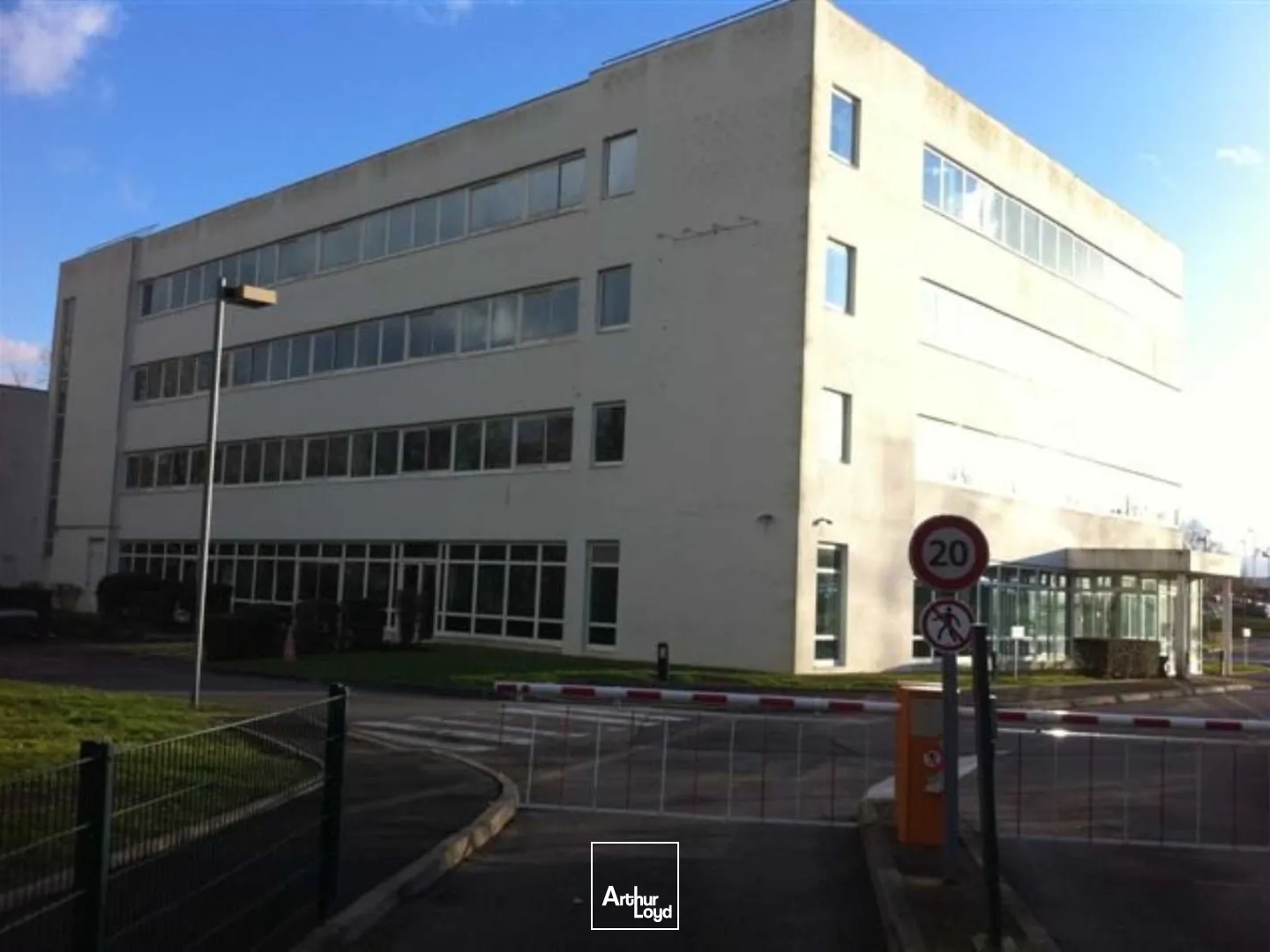 Bureaux à vendre - 3633m2 - Buc (78530)