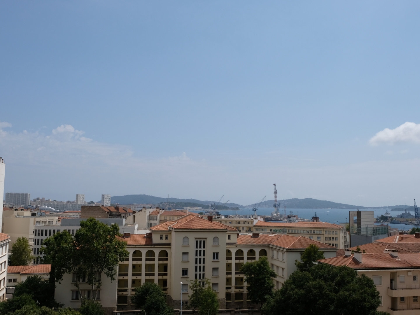 VENTE TOULON SUPERBE T4 DE 74m2 AVEC VUE MER ET COLLINES