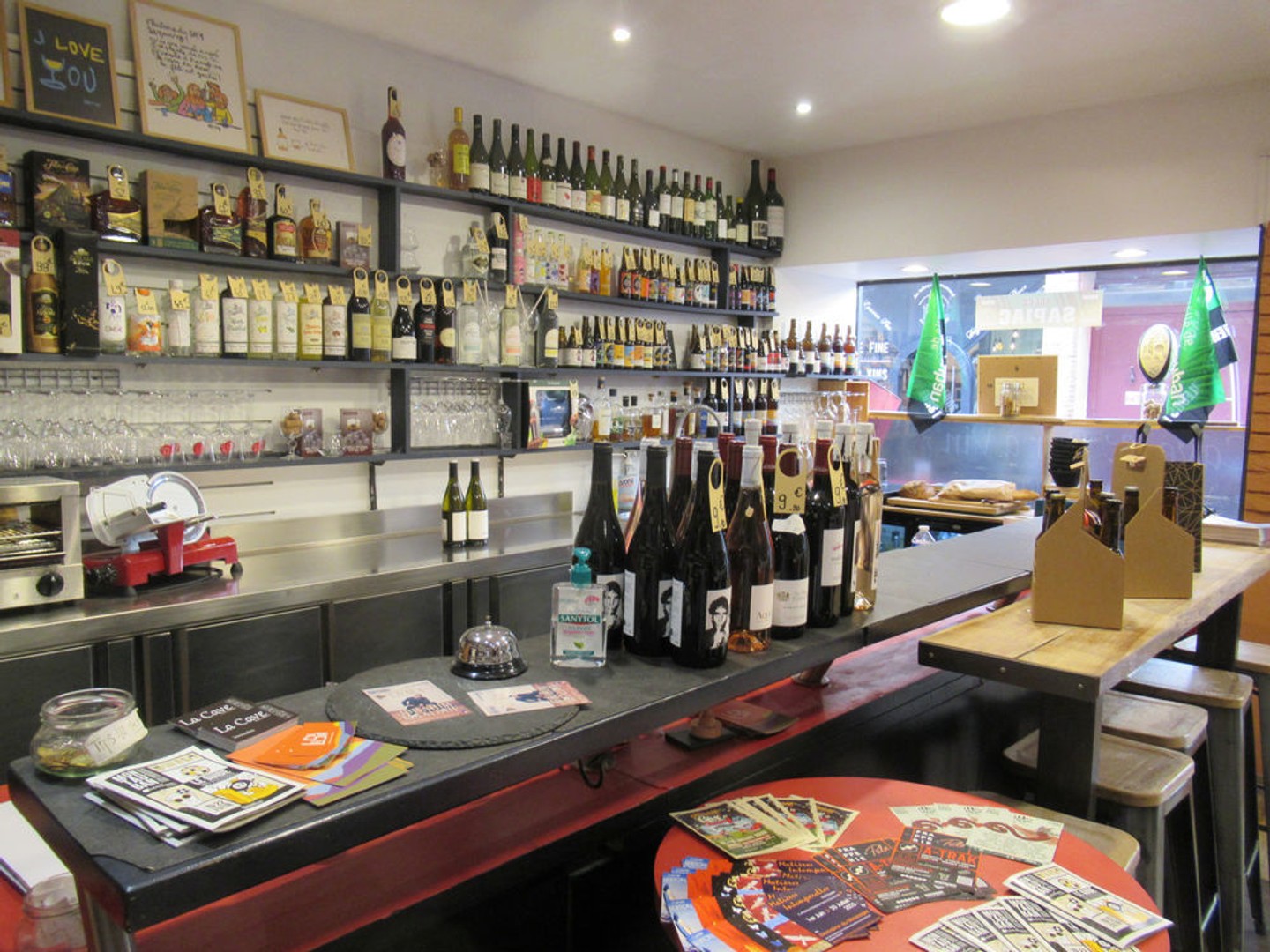CAVE A VINS