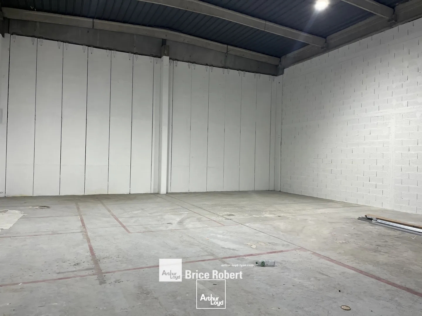Locaux à vendre - 864m2 - Saint-Priest (69800)