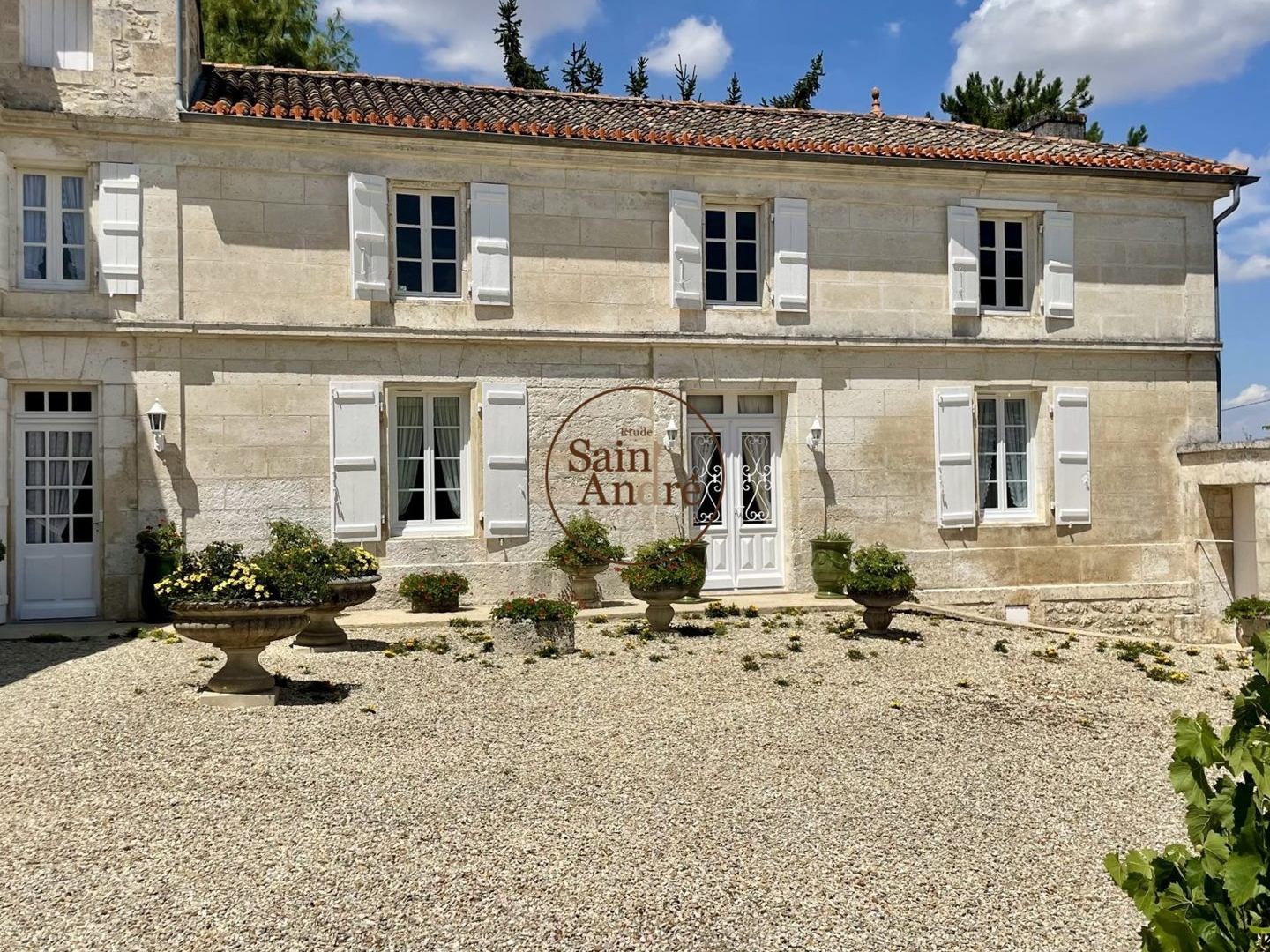 En Exclusivité Authentique corps de ferme charentais aux po