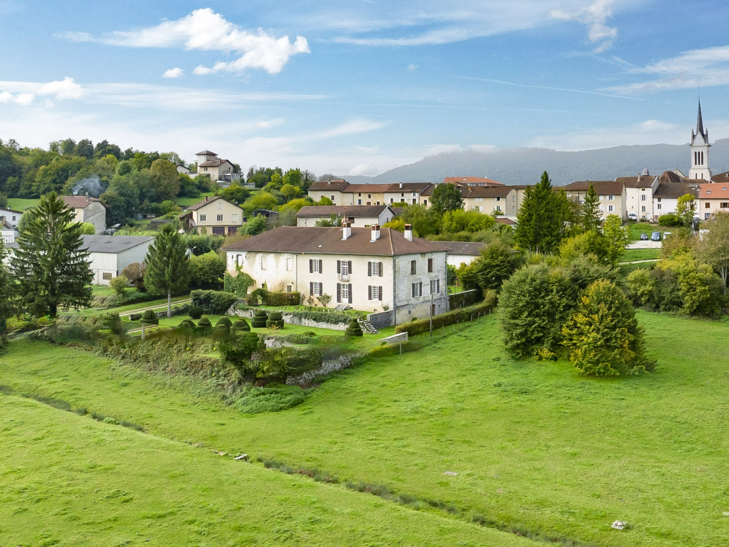 Maison à vendre - 365m2 - Saint-Amour (39160)