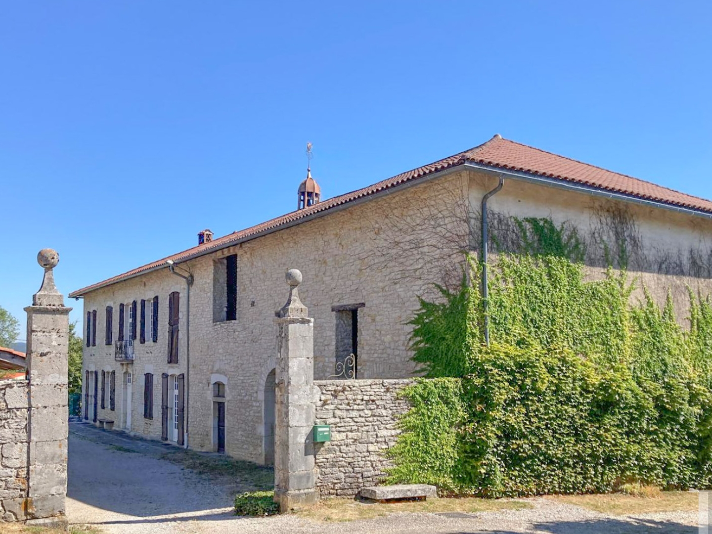 Maison à vendre - 365m2 - Saint-Amour (39160)