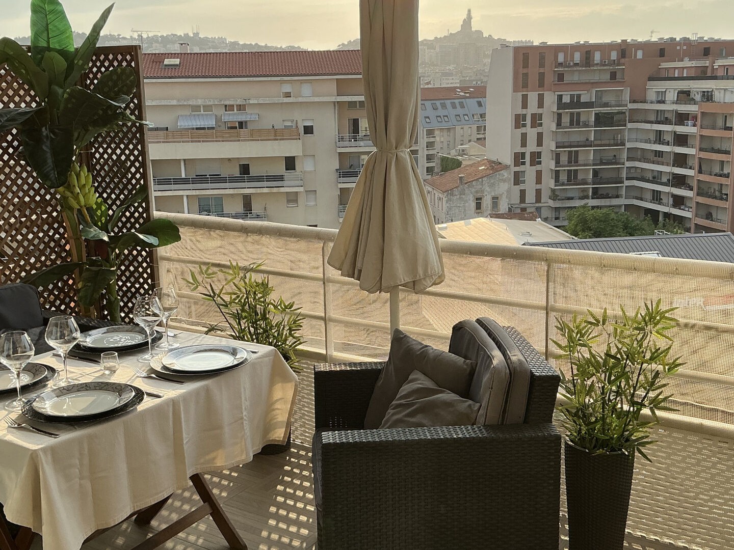 T4 DERNIER ETAGE TERRASSE BOX 13008