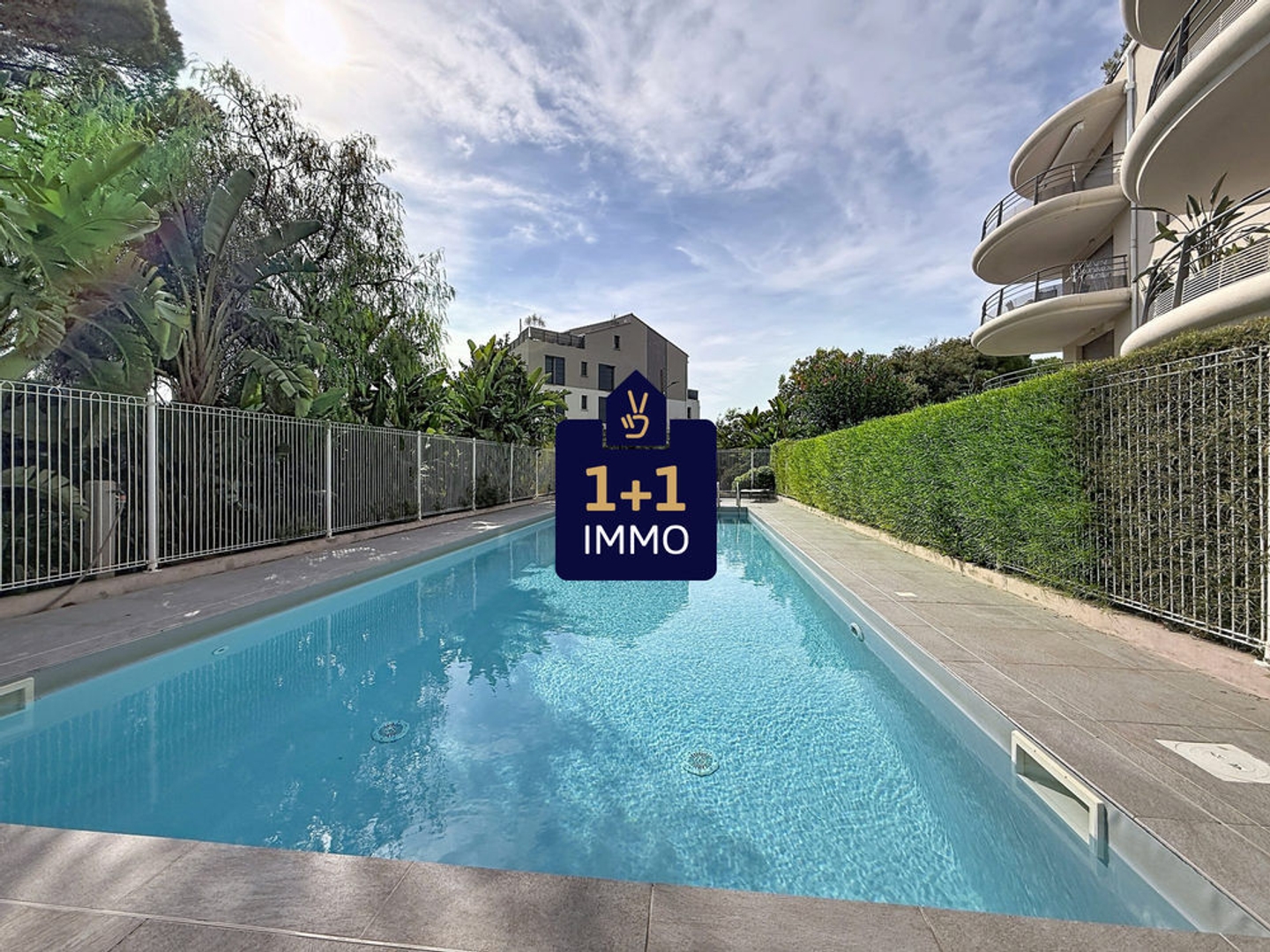Magnifique appartement avec piscine et double garage