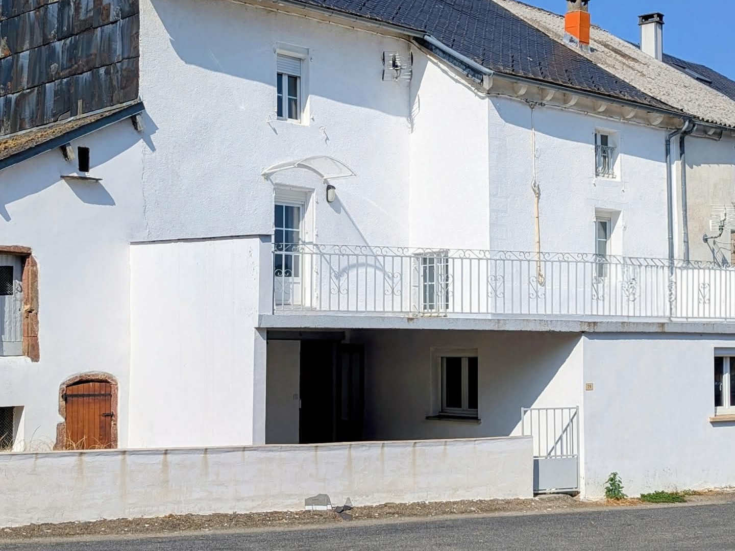 BELLE ET GRANDE MAISON DE VILLAGE 128 M2