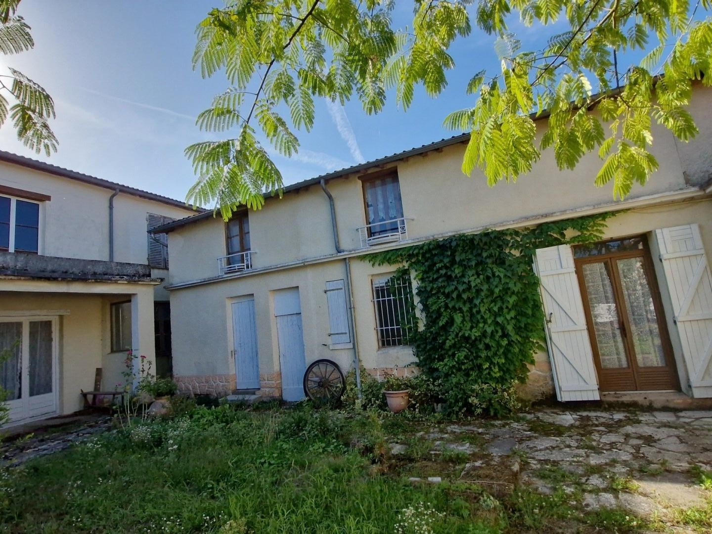 Maison avec second bâtiment à rénover à Mézières-en-Brenne
