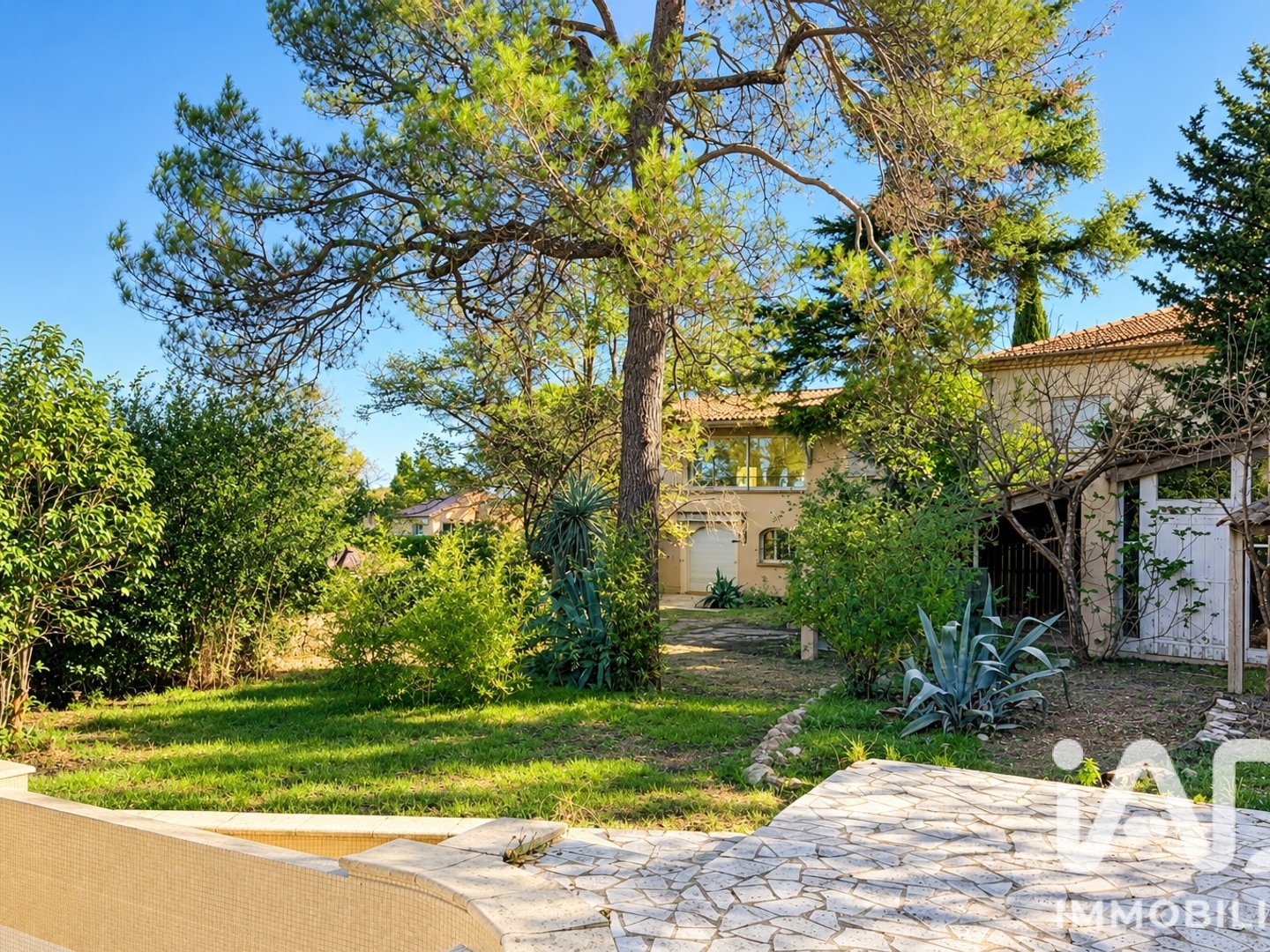 Maison à vendre - 5 pièces - 199m2 - Nîmes (30000)