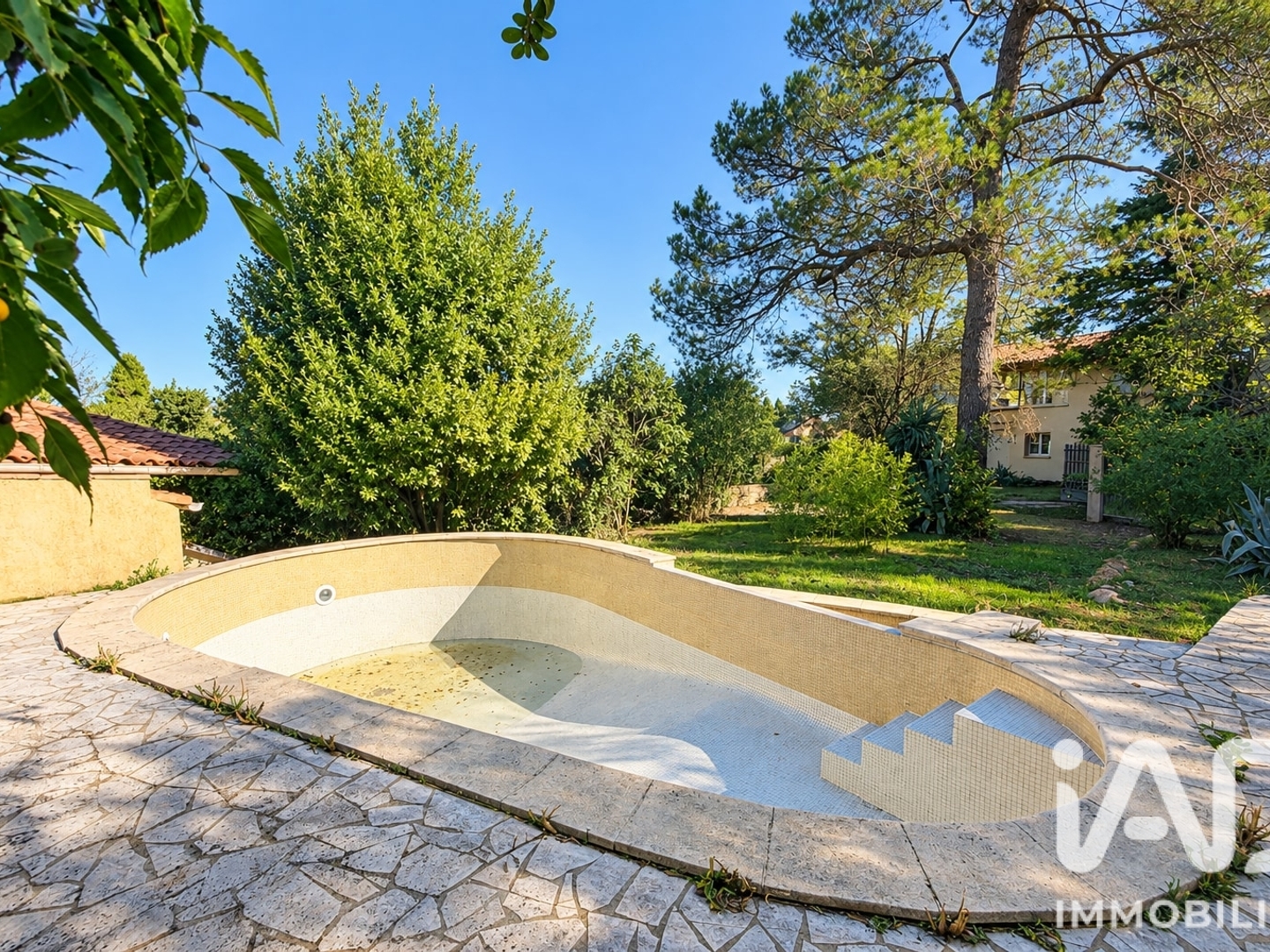 Maison à vendre - 5 pièces - 199m2 - Nîmes (30000)