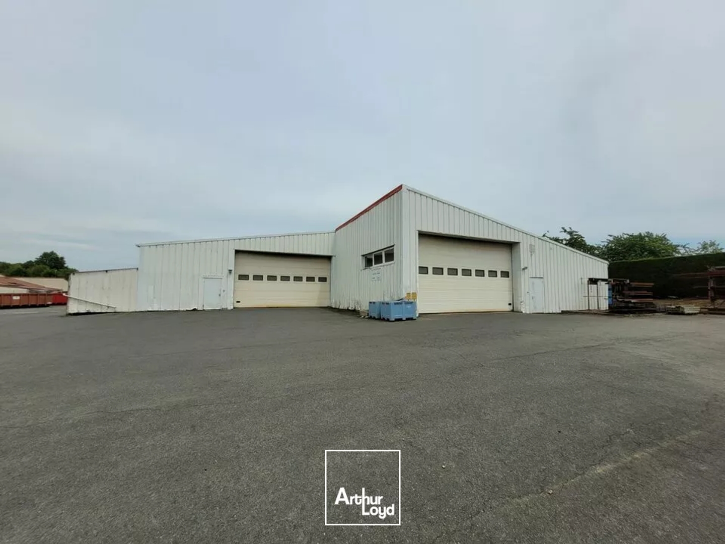 A VENDRE UN LOCAL D'ACTIVITE DE 2 425 m² - ZONE INDUSTRIELLE - ANTIGNY